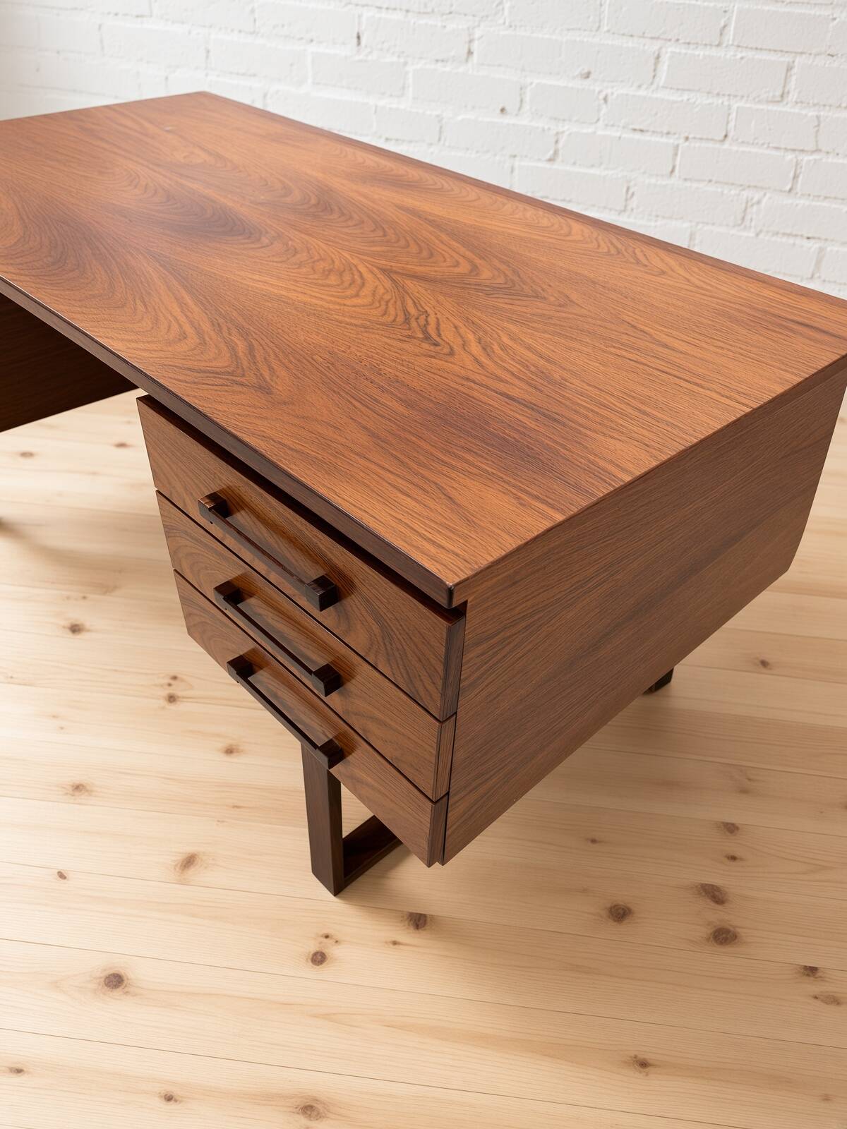 MidCentury Danish Rosewood Desk Torben Valeur & Henning Jensen for Dyrlund