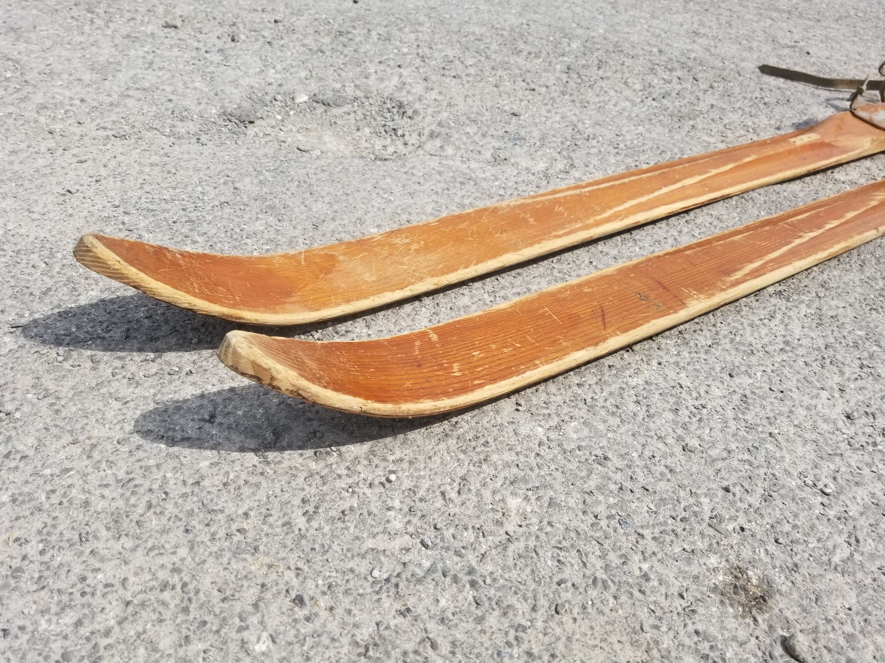 Ancienne paire de ski en bois - vintage