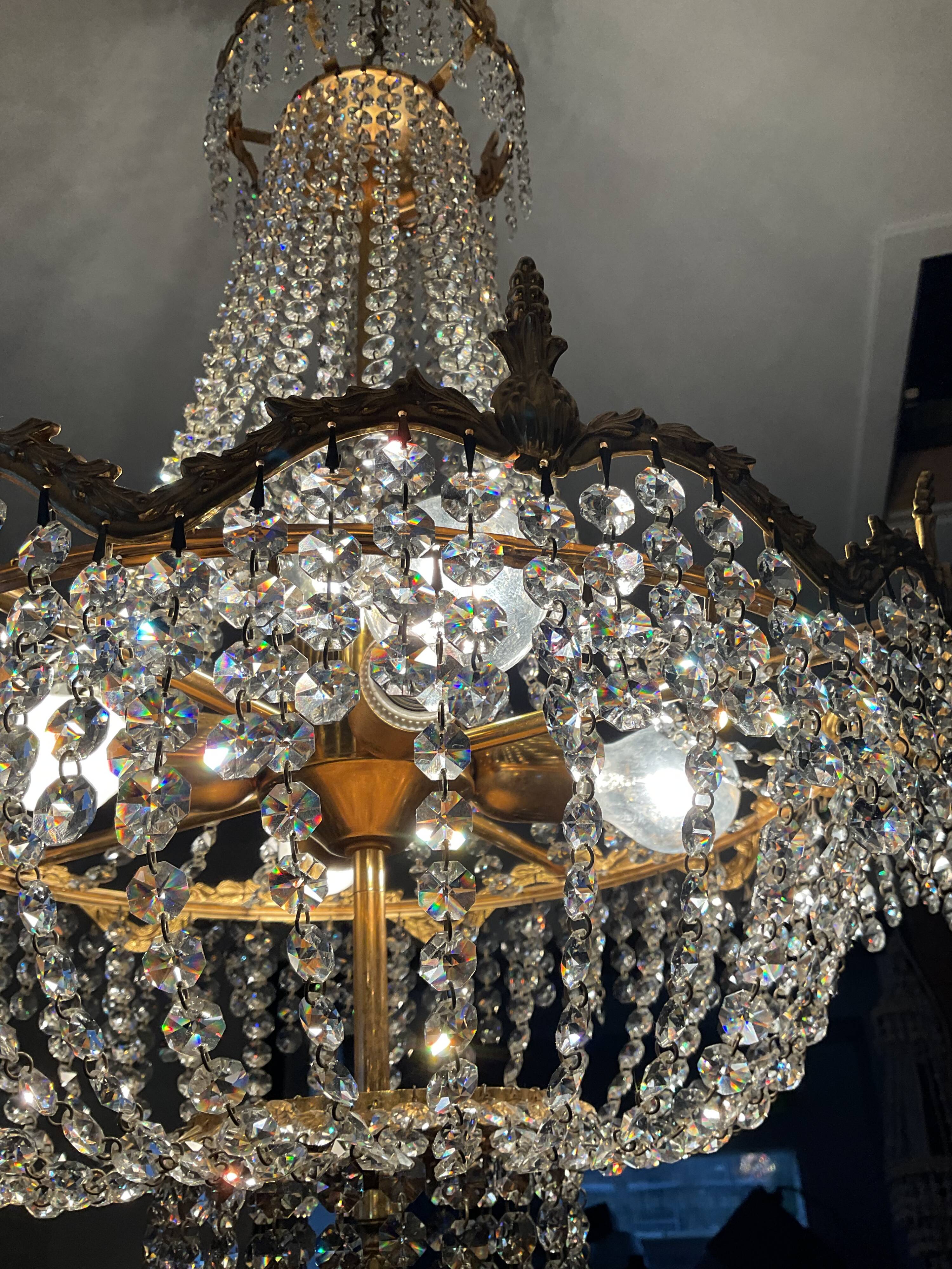 Balloon chandelier in bronze and crystal pendants