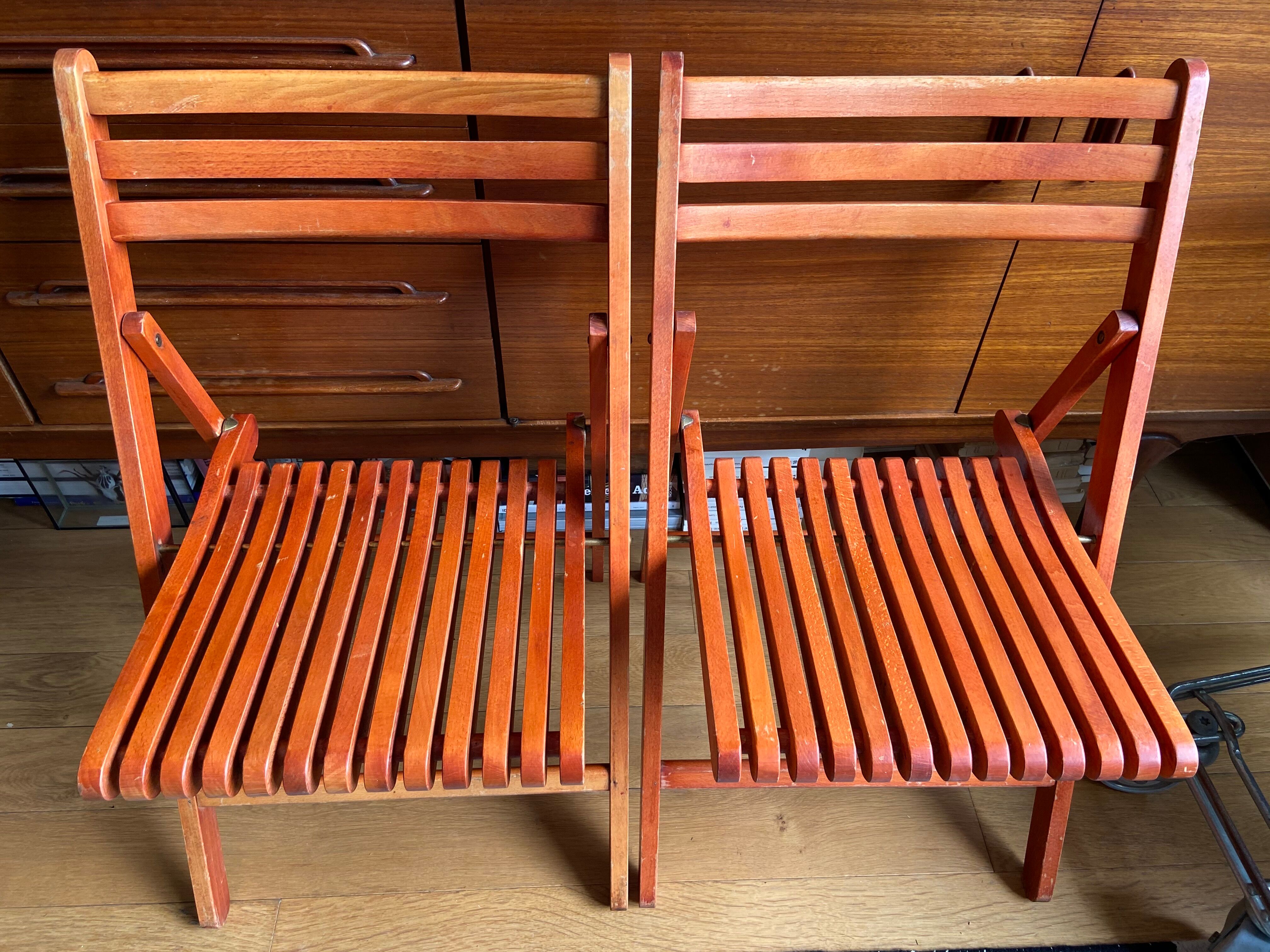 Paire de chaises pliantes en bois