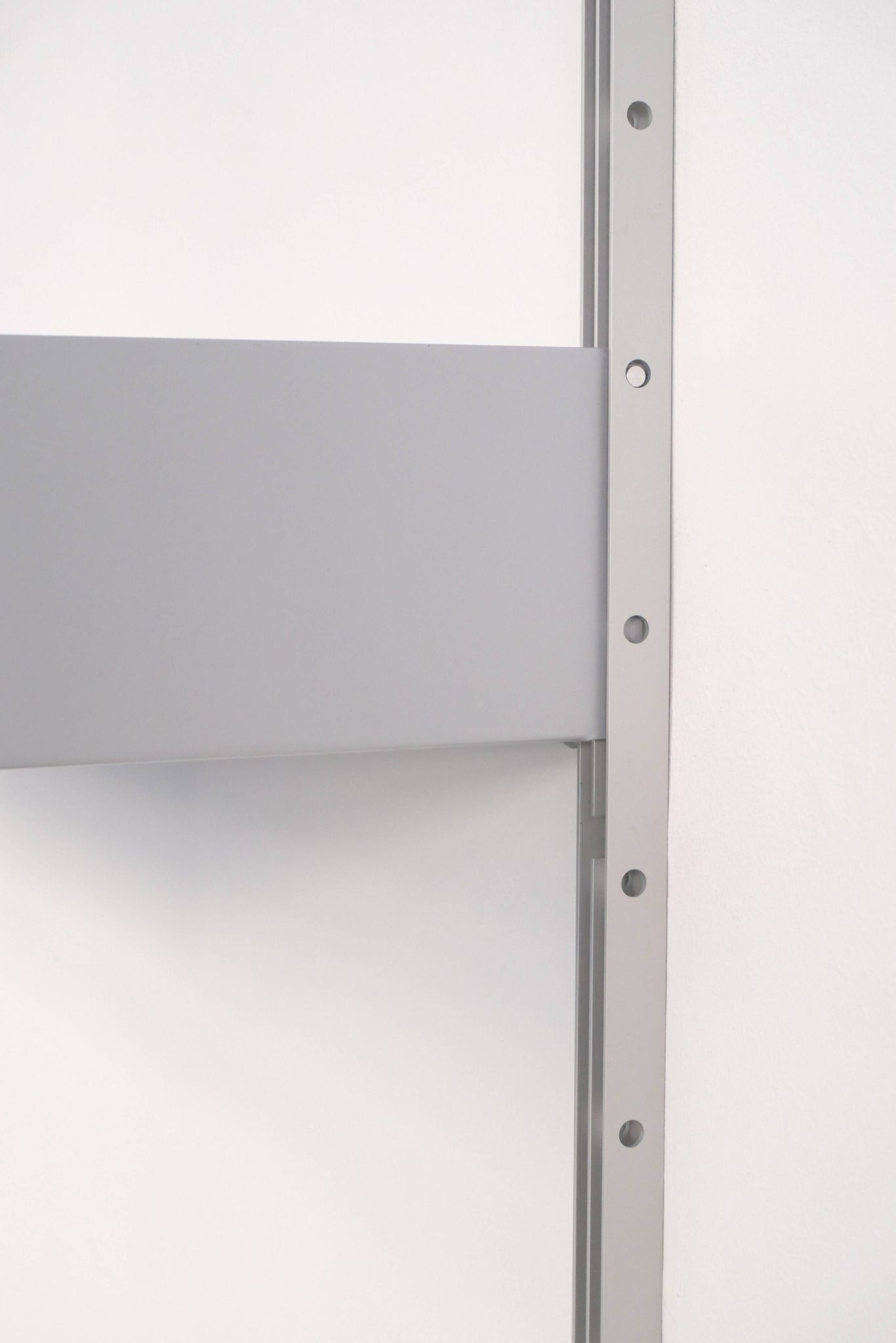 “606” Shelving System by Dieter Rams / Vitsœ