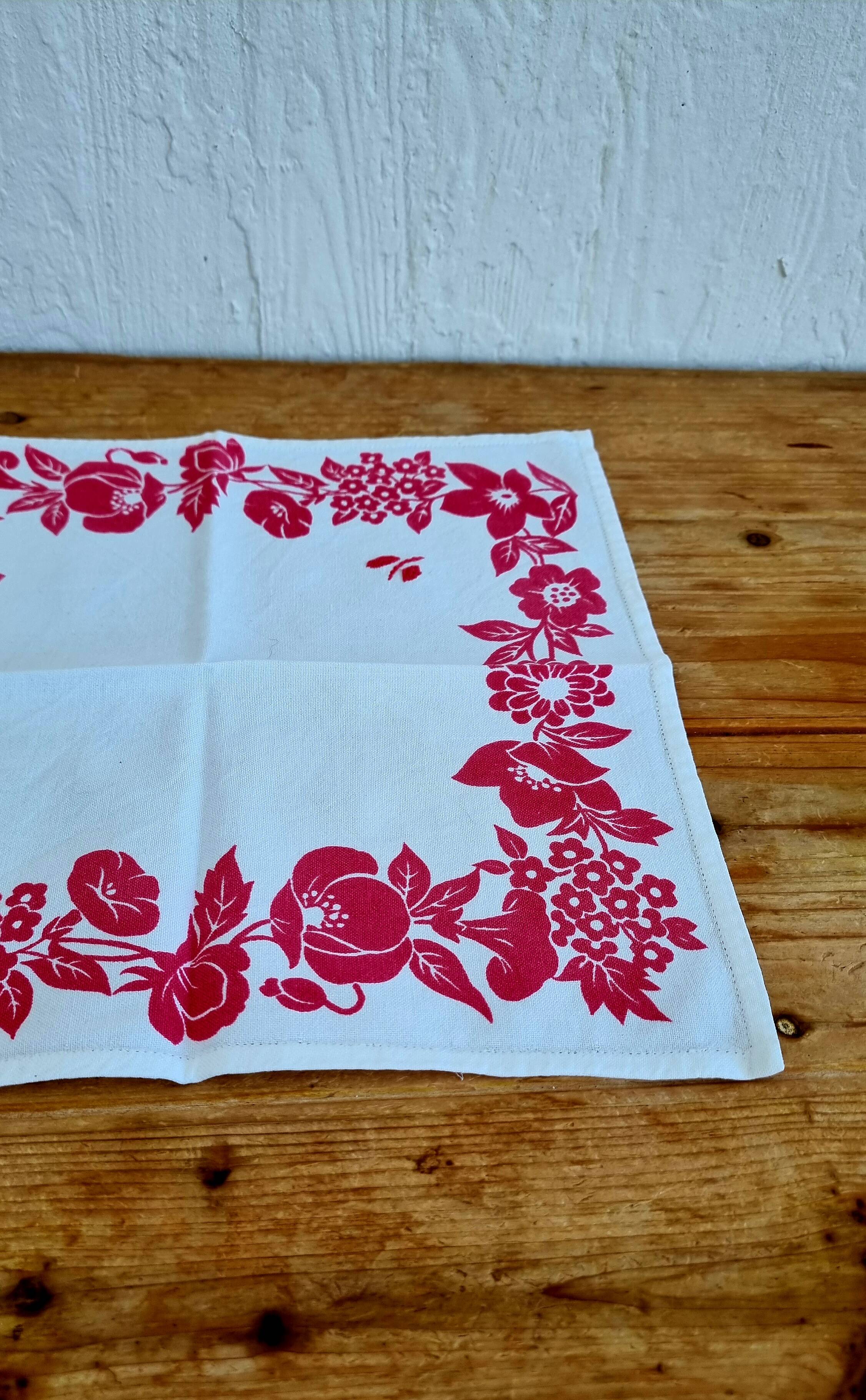 Set of 4 vintage white table napkins with pink flowers.