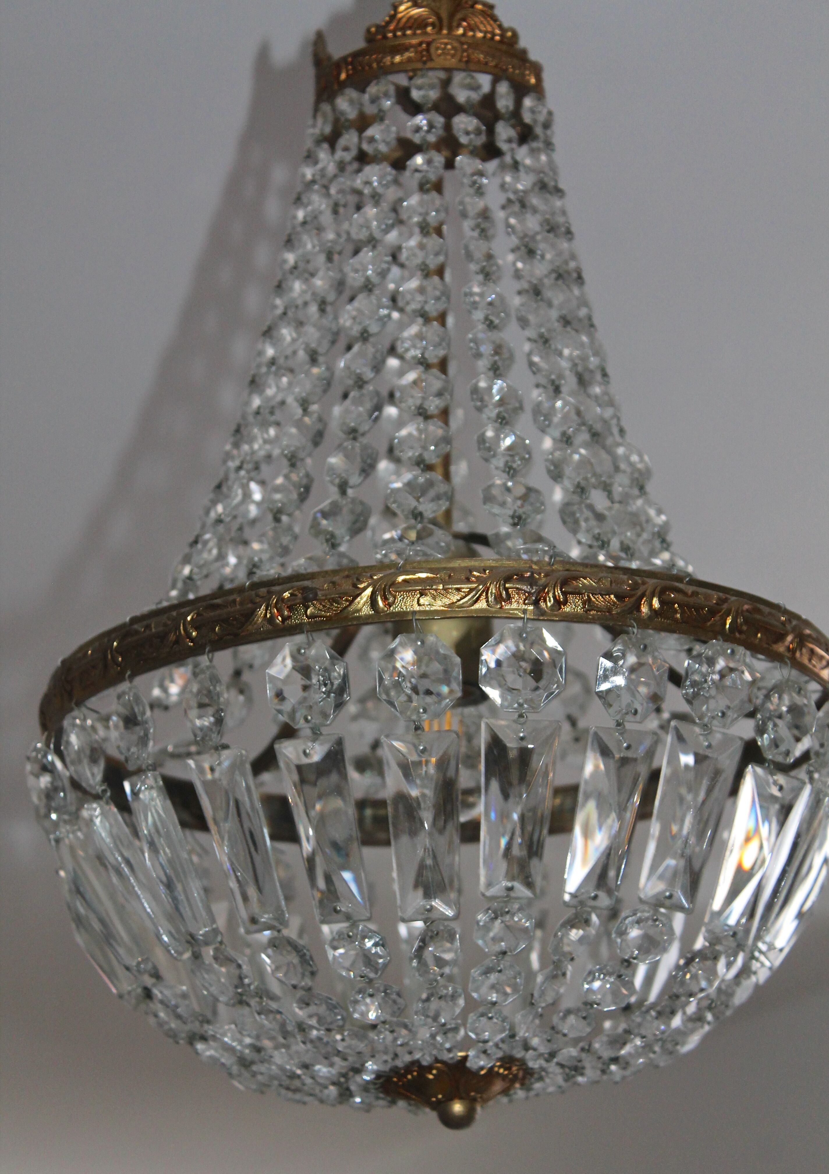 Lustre mongolfière à pampilles et bronze