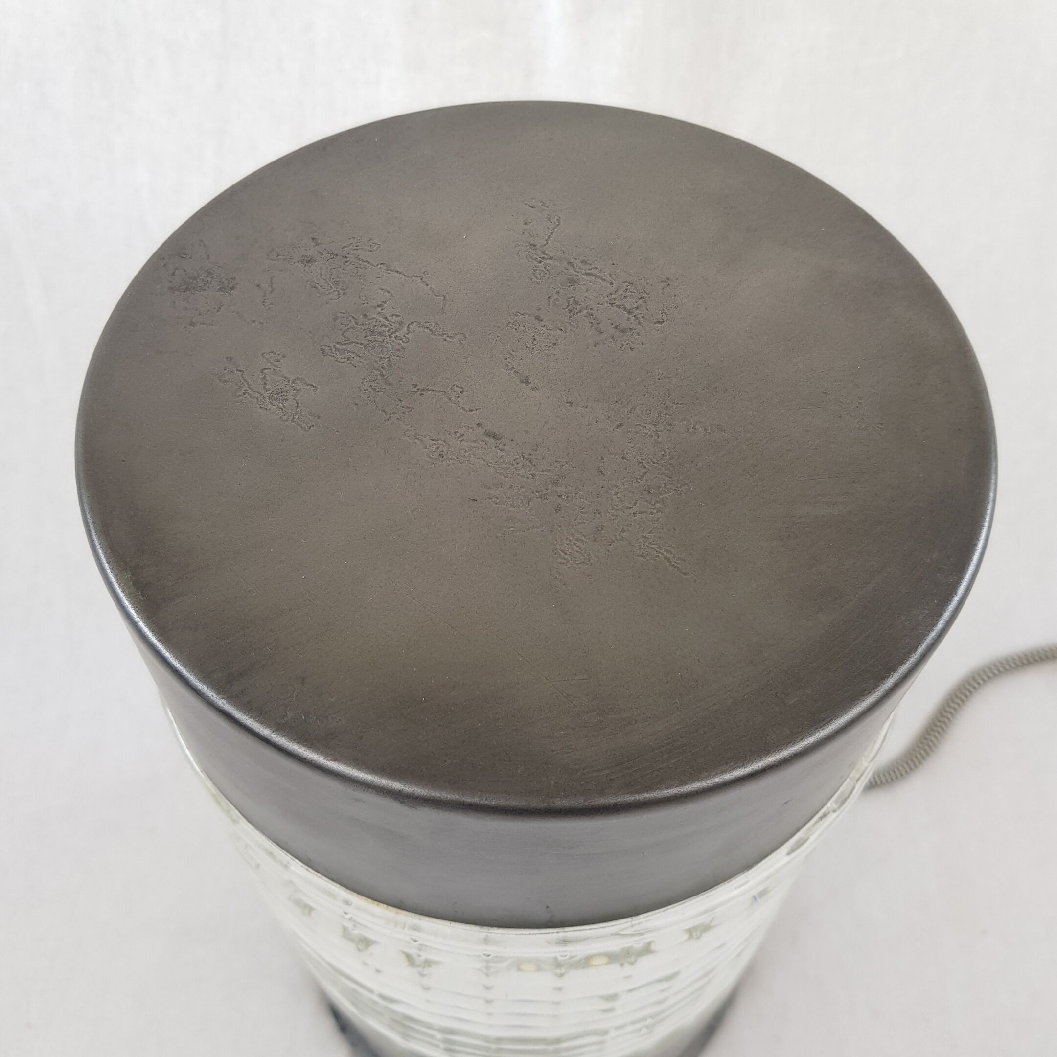 Lampe de table industriel metal graphité et verre Lita