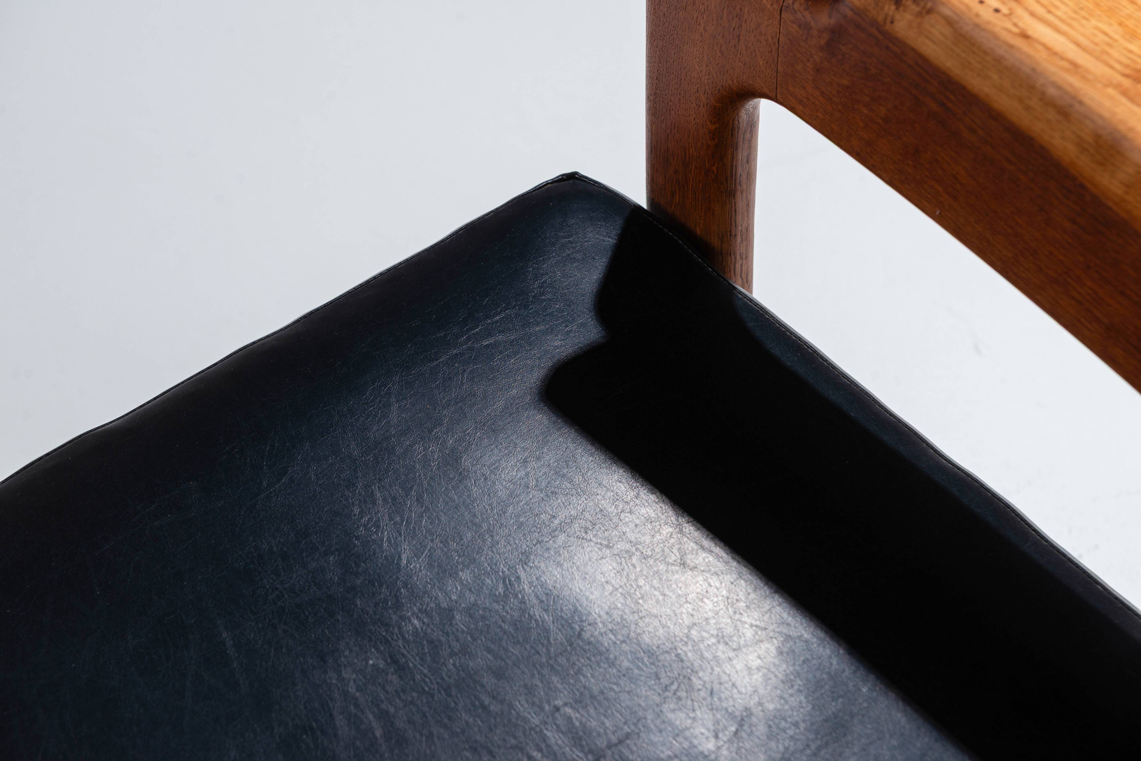 Pair of Belgian lounge chairs in solid oak with leather cushions