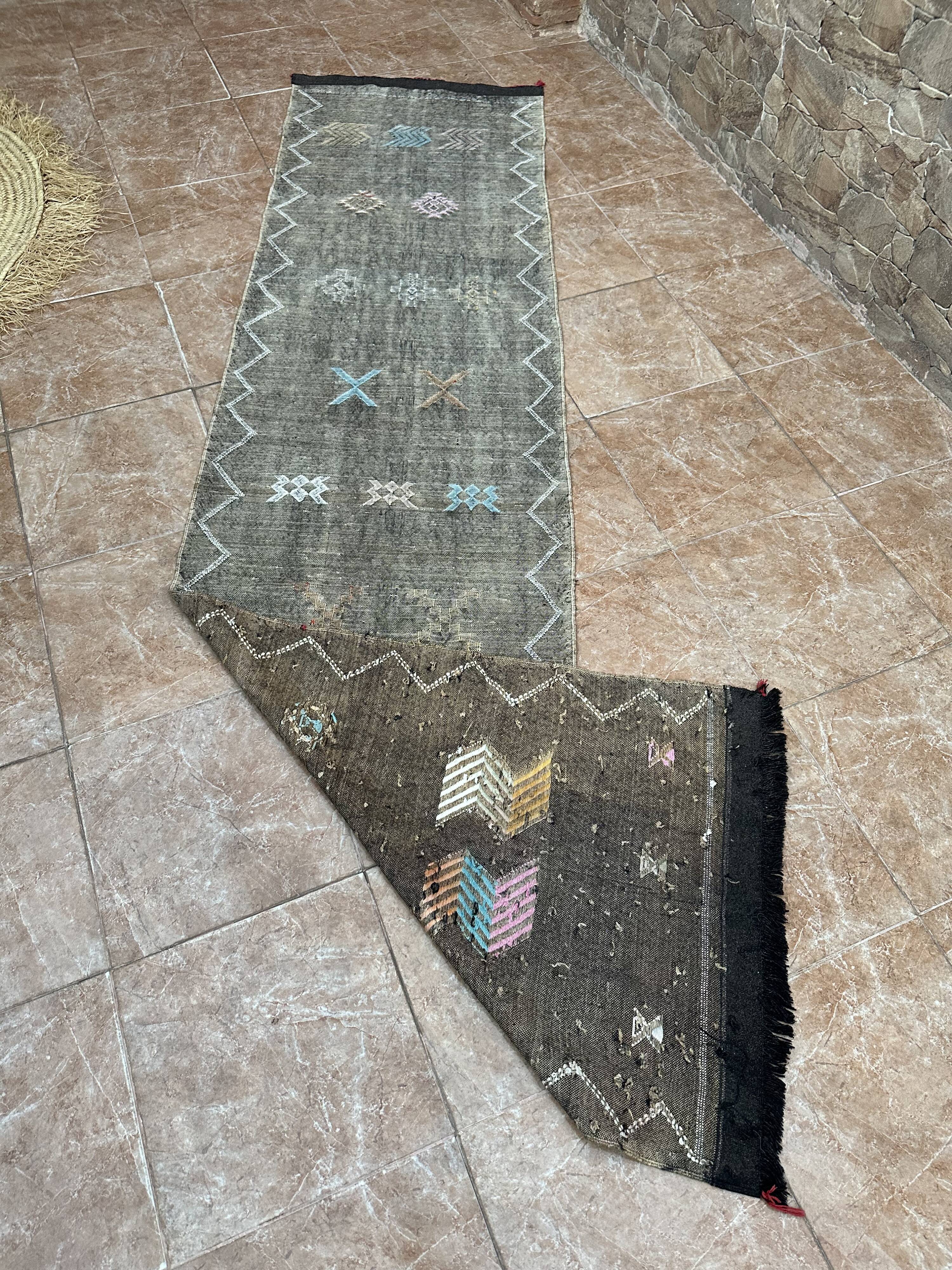 Moroccan silk hallway rug with cactus pattern: handwoven