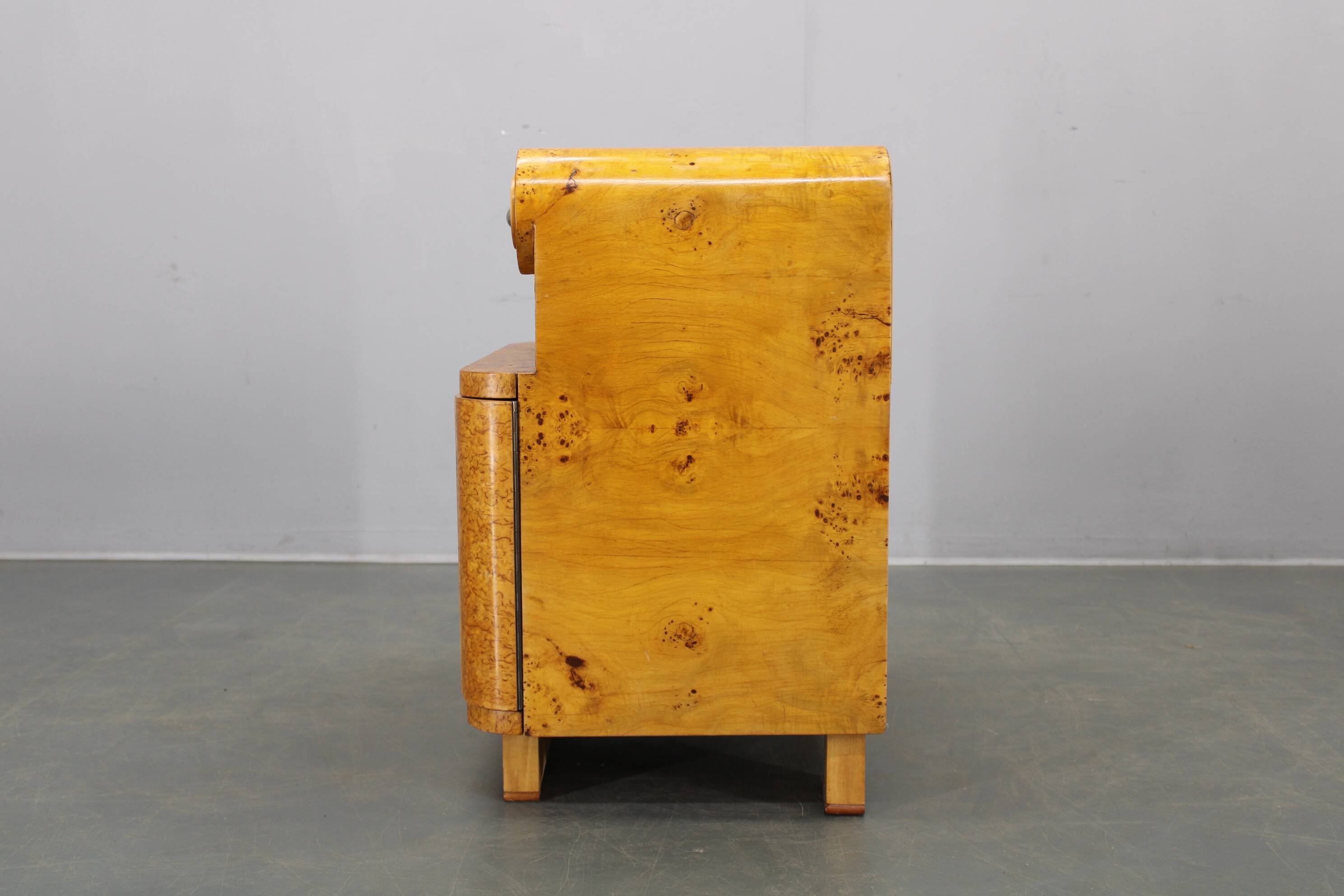 Pair of Art Deco burl wood nightstands, Czechoslovakia, 1940s