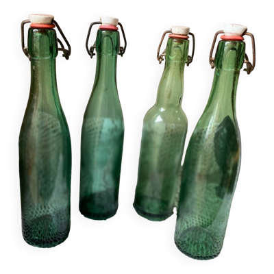 Bouteilles en verre anciennes