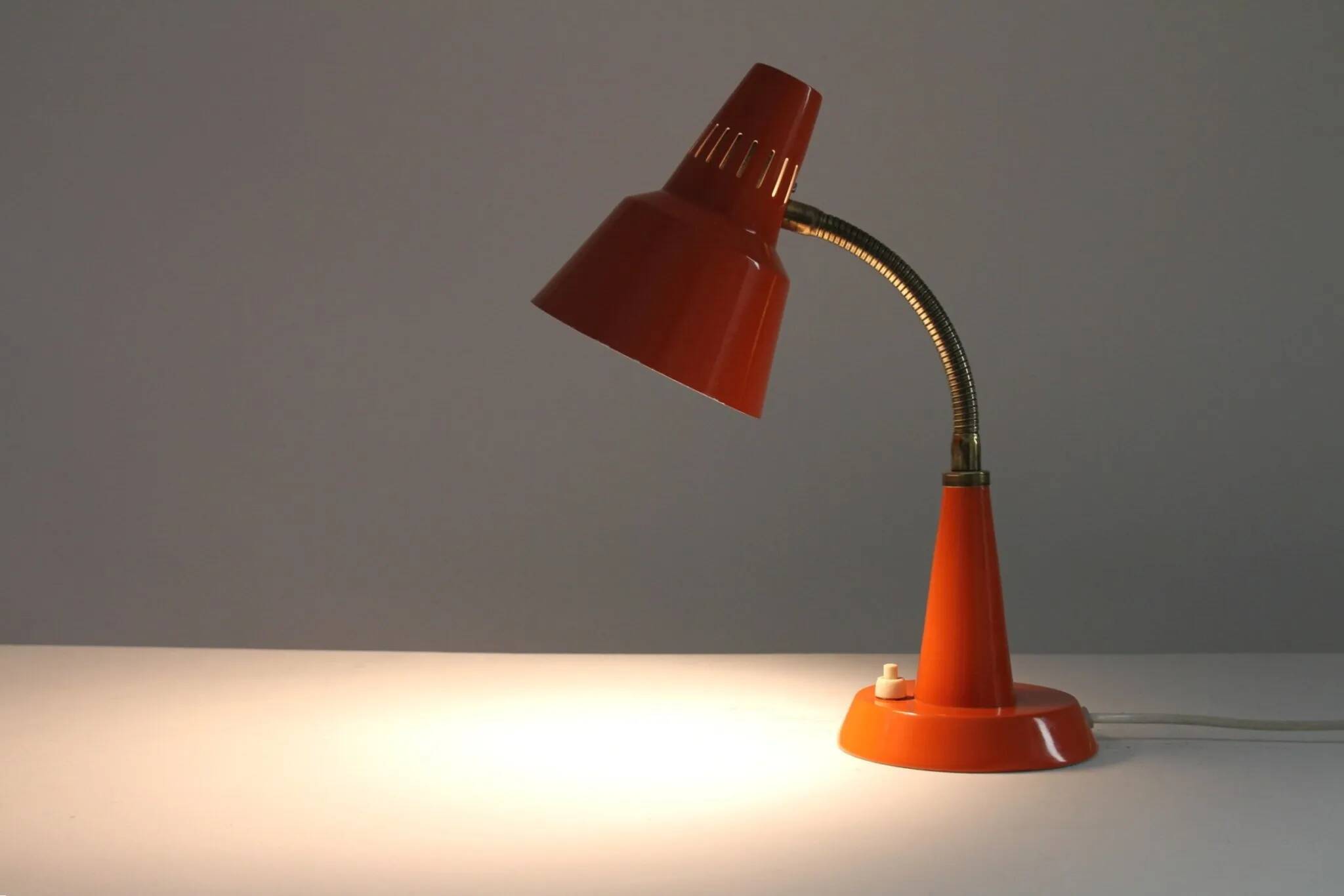 Gemi Model 600/5 Table or Desk Lamp – Swedish Modernism in Burnt Orange