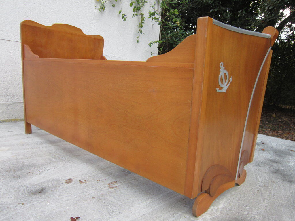 Child bed wood shape bow of boat