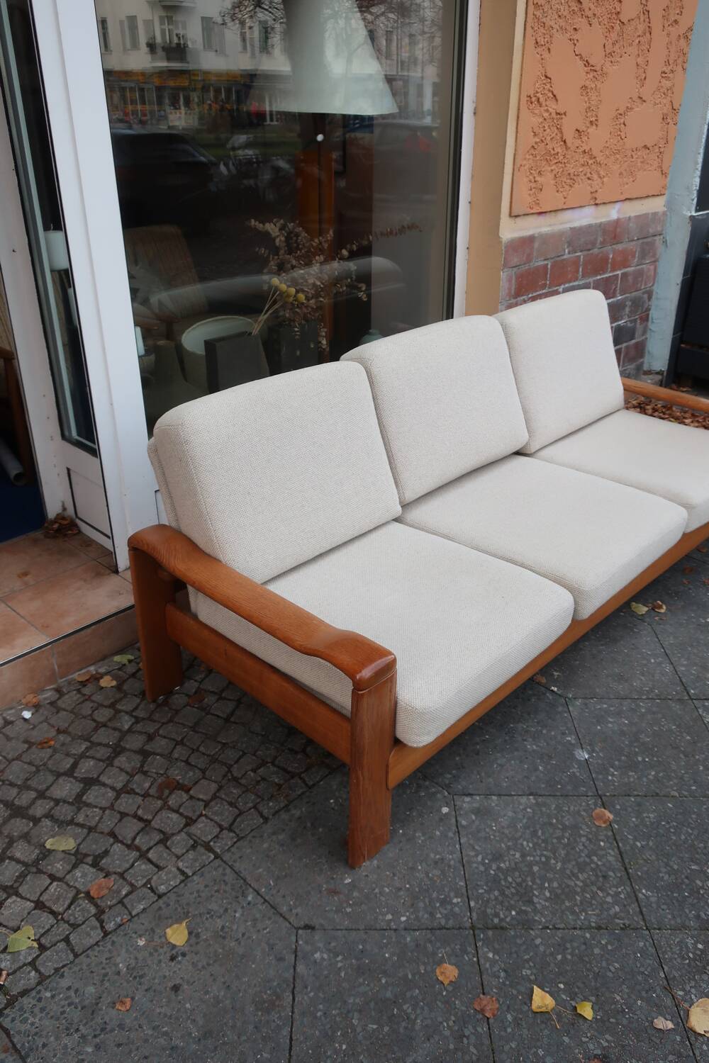 Scandinavian sofa in oak and wool from the 60s