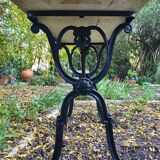 Bistro table in marble and cast iron