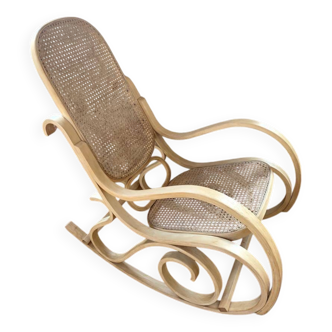 Chaise berçante avec assise et dossier en cannage
