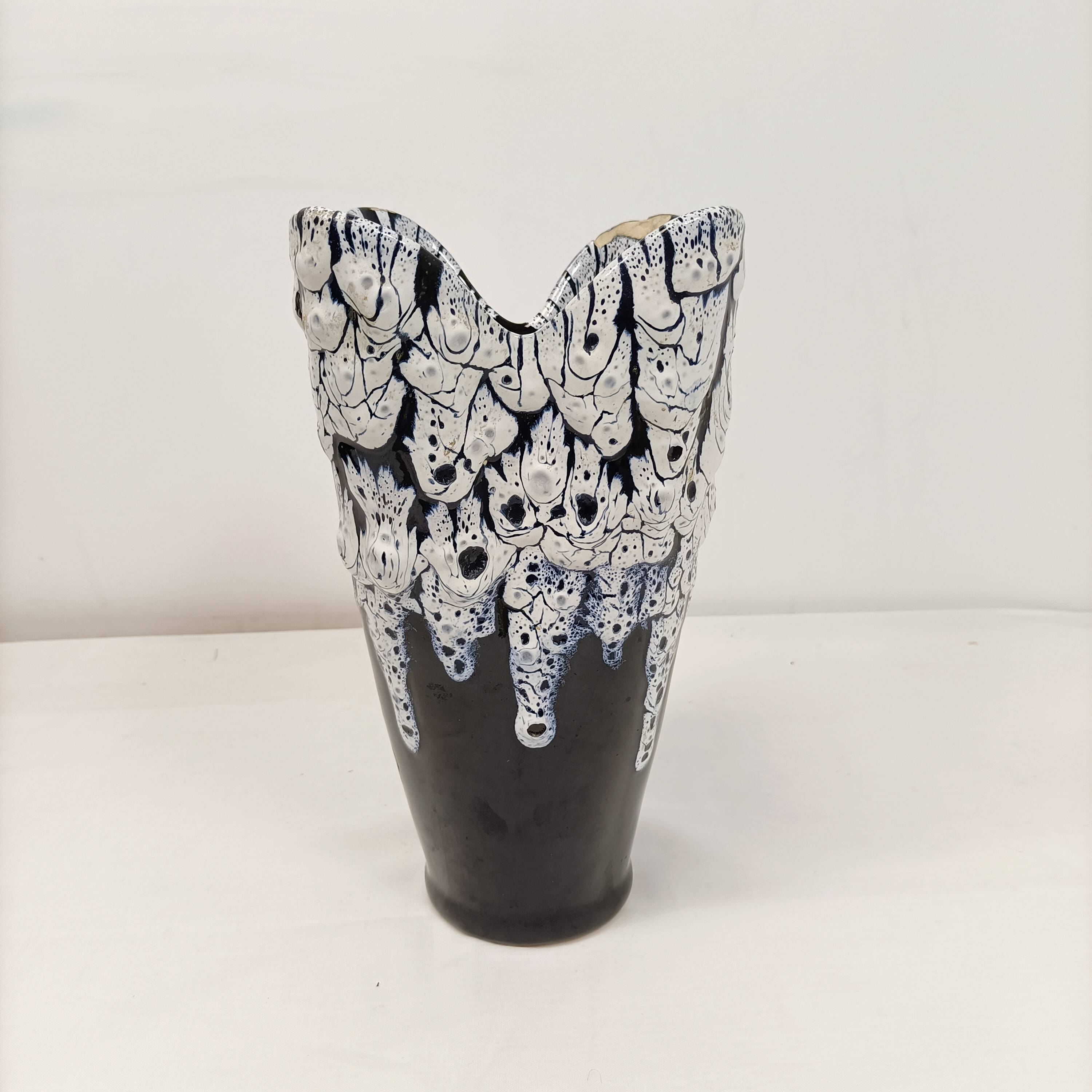 Grand vase en céramique émaillée noir et blanc – style contemporain 25 cm