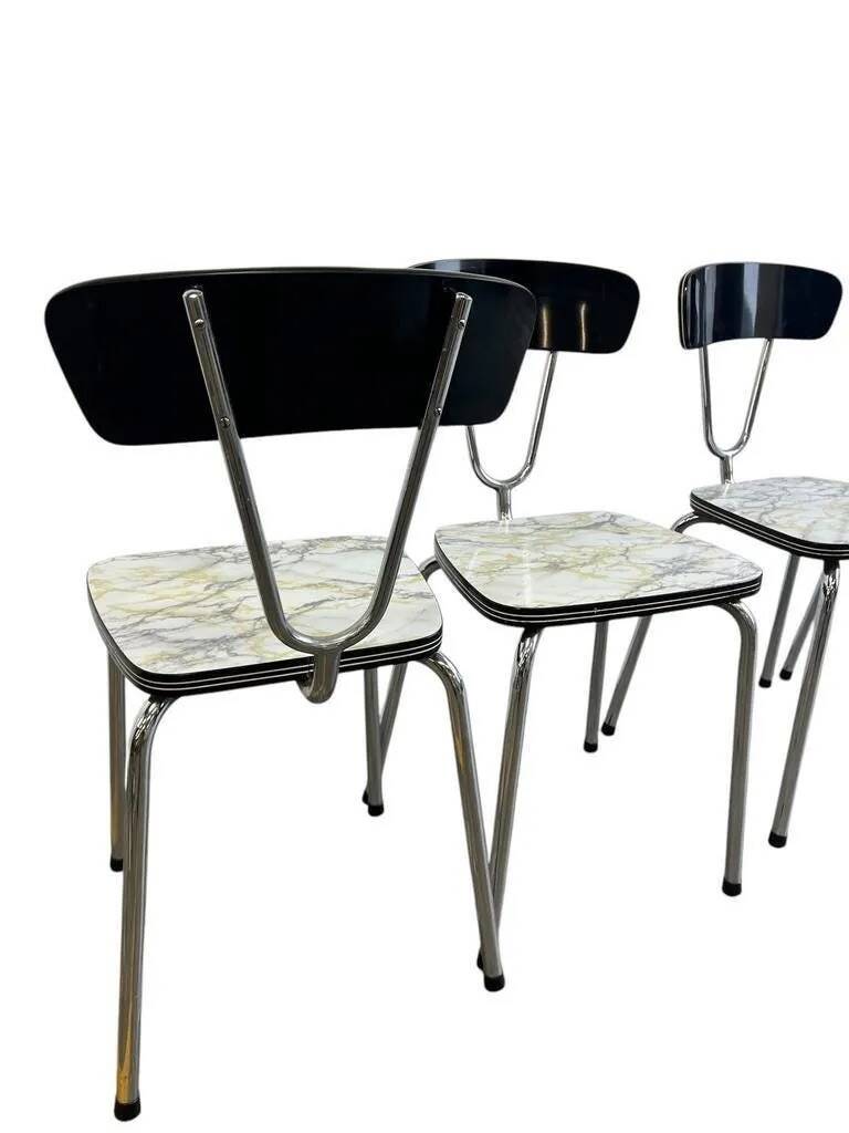 Suite de 4 chaises vintage en formica avec structure chromée