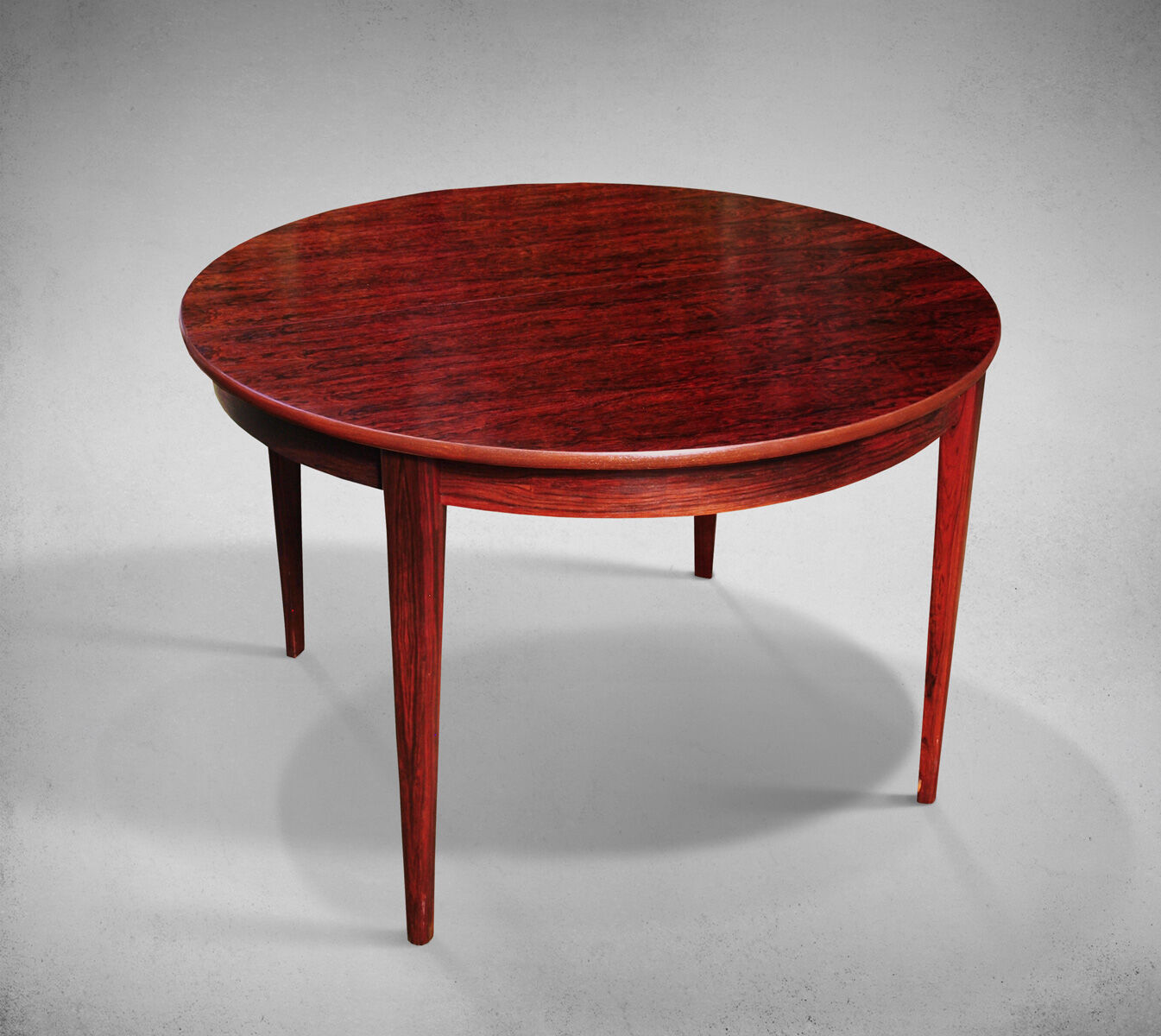 Rio rosewood dining table