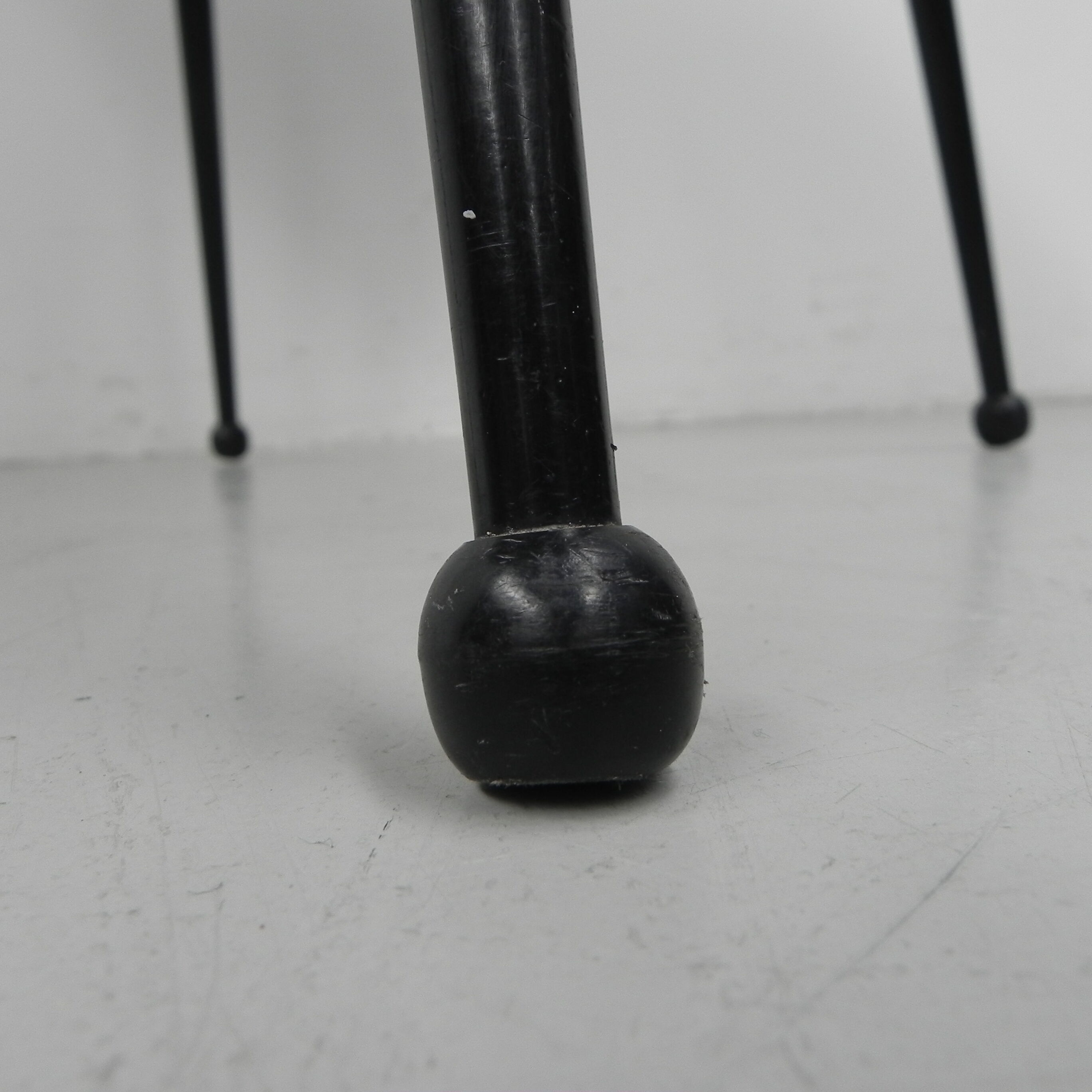 Vintage coffee table with round formica top