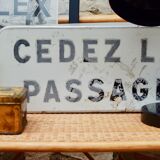 Metal sign plate "give way"