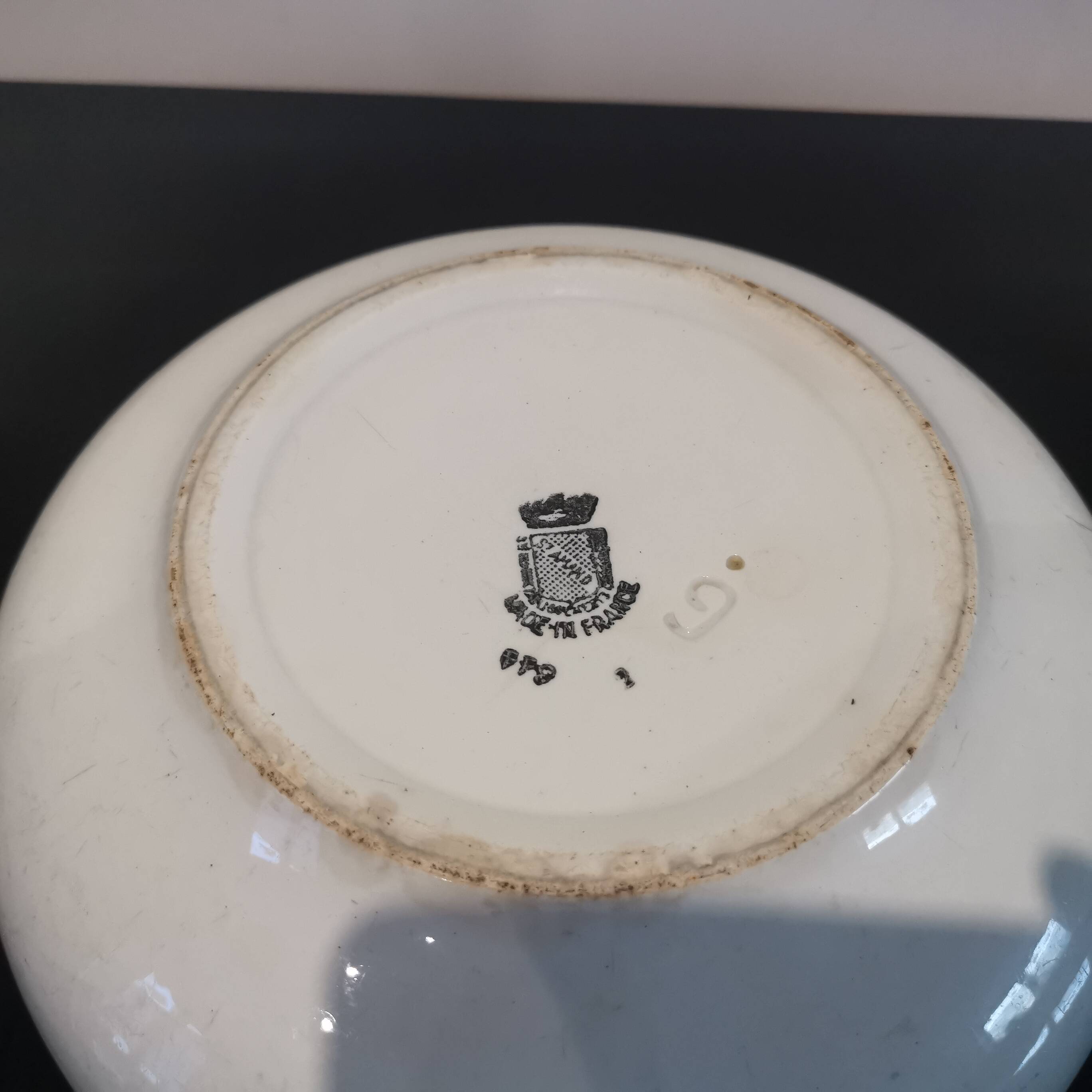 St amand beige earthenware salad bowl, yellow ocher and indigo blue frieze