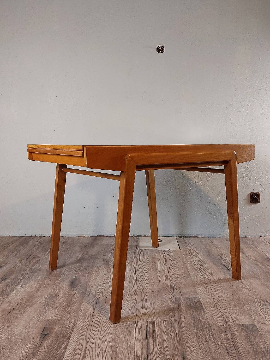 Table extensible en ronce de noyer, Vintage Tchèque 1960s