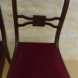 2 chaises de style en bois massif avec assise tissus velours rouge