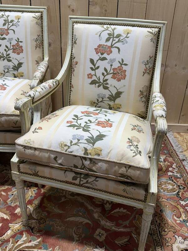 Salon de style Louis XVI Canapé et Paire de fauteuils