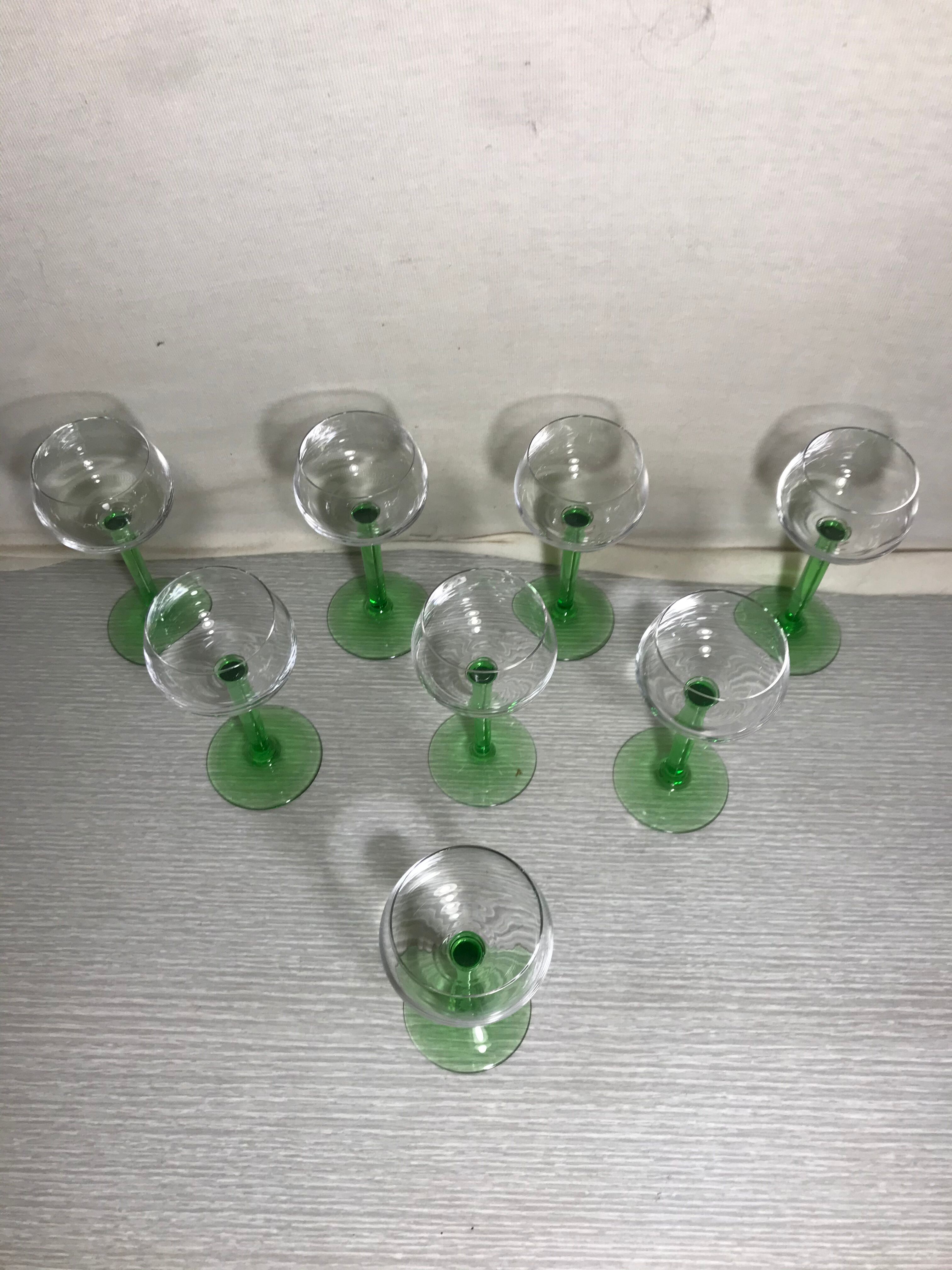 Series of 8 wine glasses