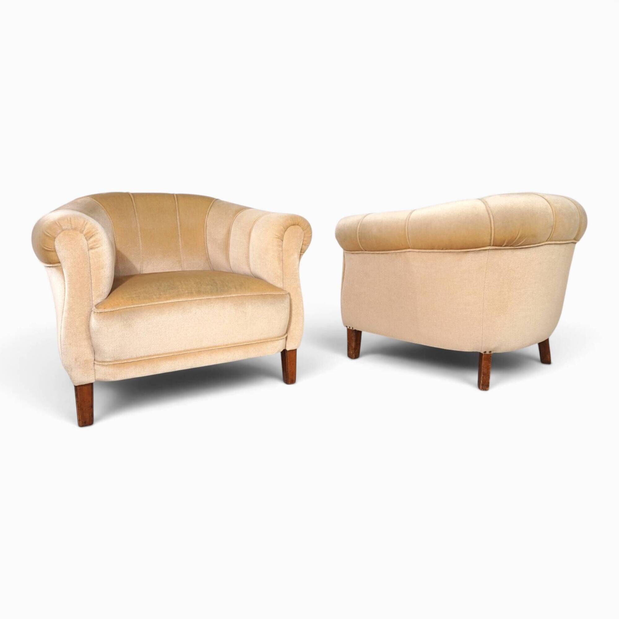 Pair of Art Deco club armchairs in champagne mohair, 1930.