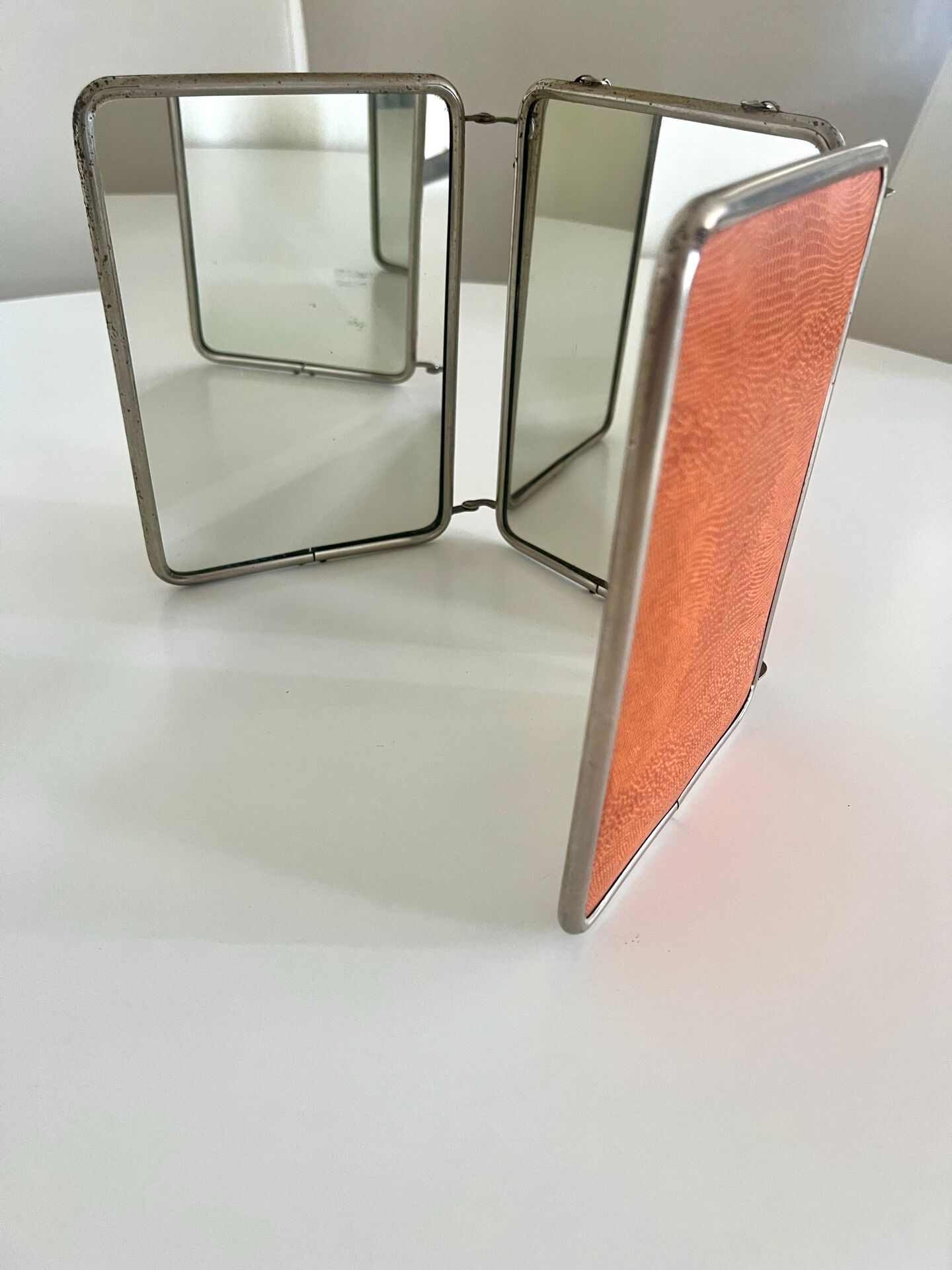 Antique Art Deco triptych barber mirror from the 1920s/30s – leather covering o