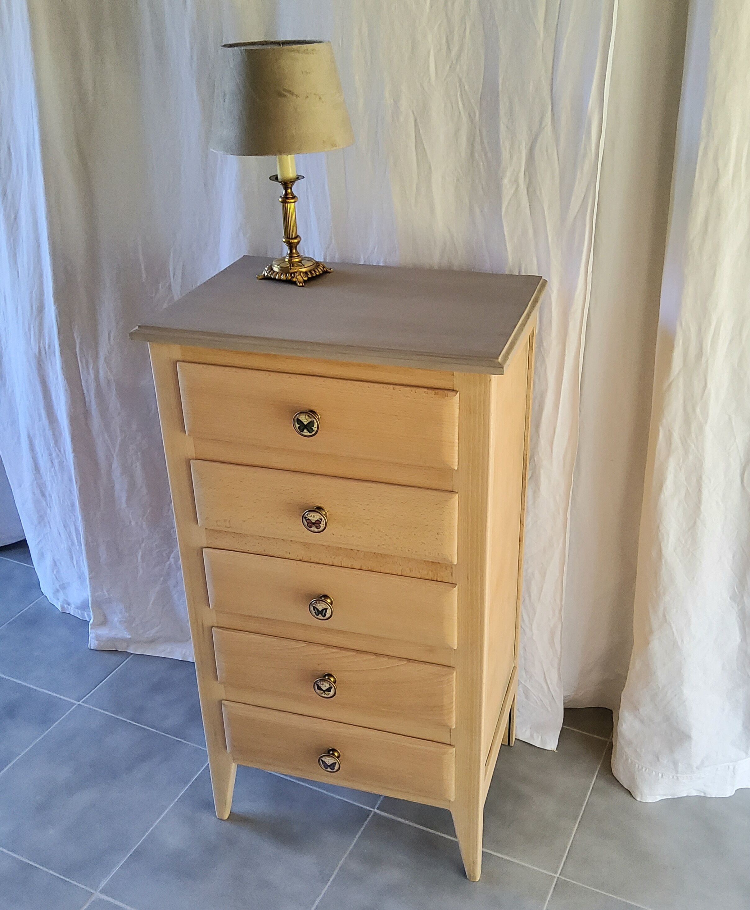 Chest of drawers