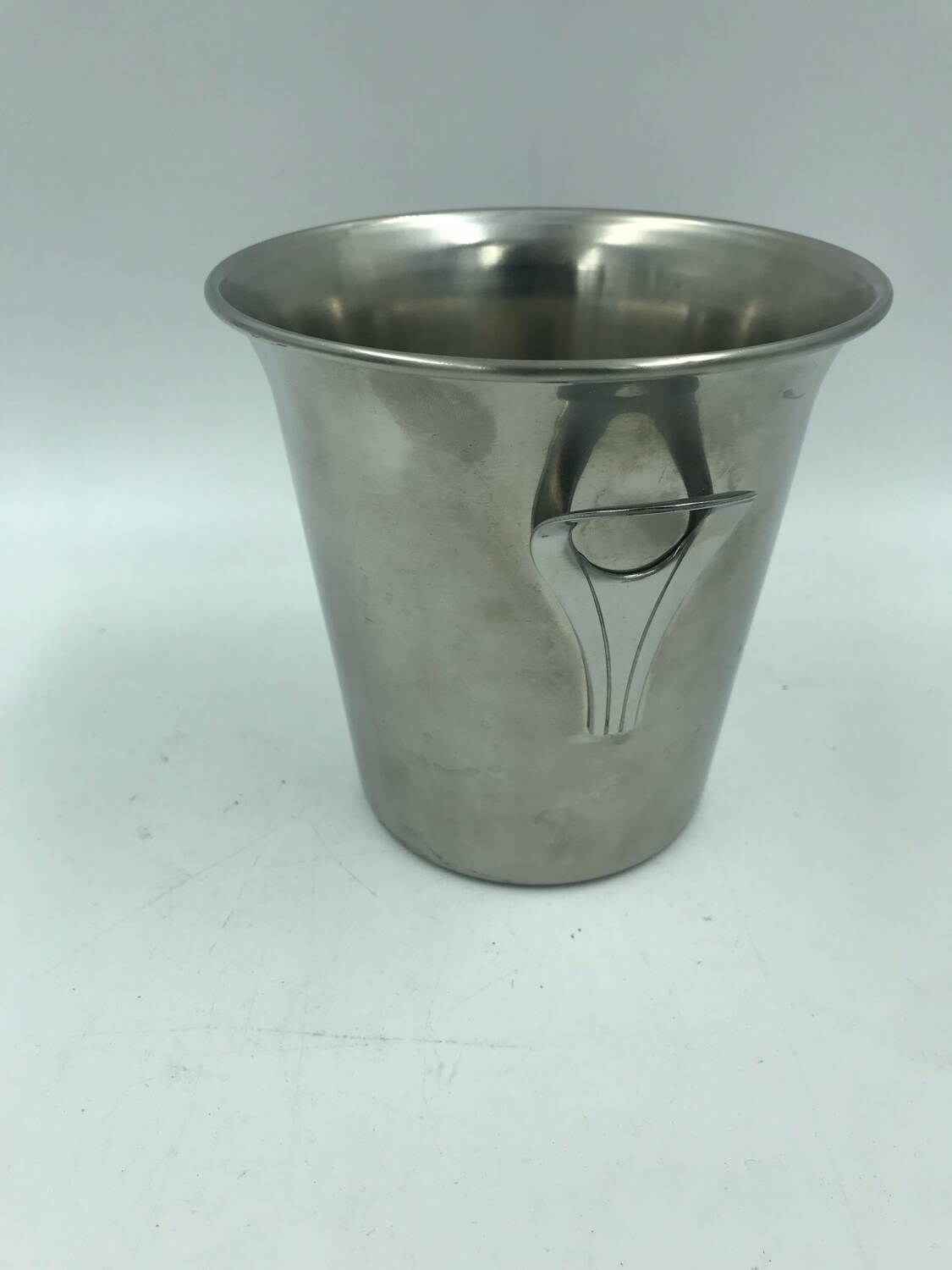 Small ice cube jump, stainless steel seed guy