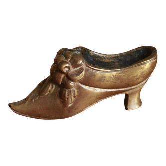 Brass ashtray pumps