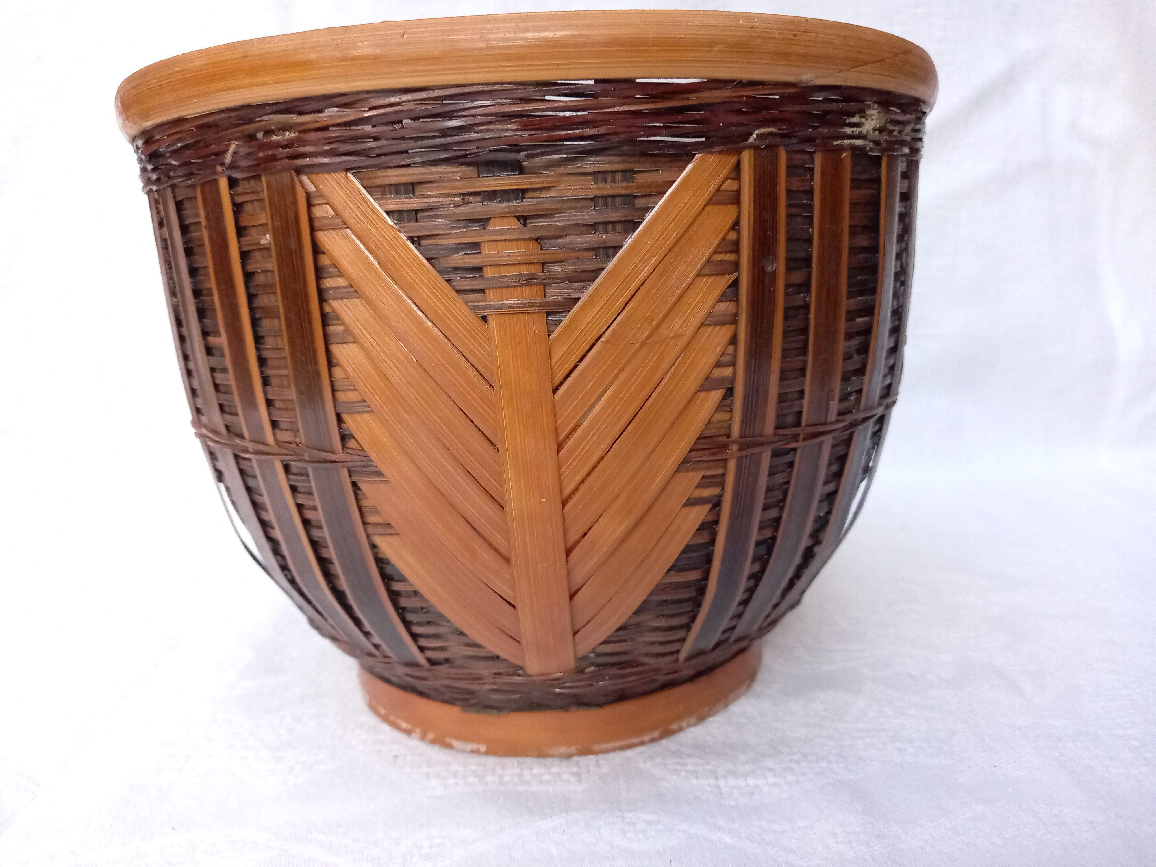 Braided wicker pot cover