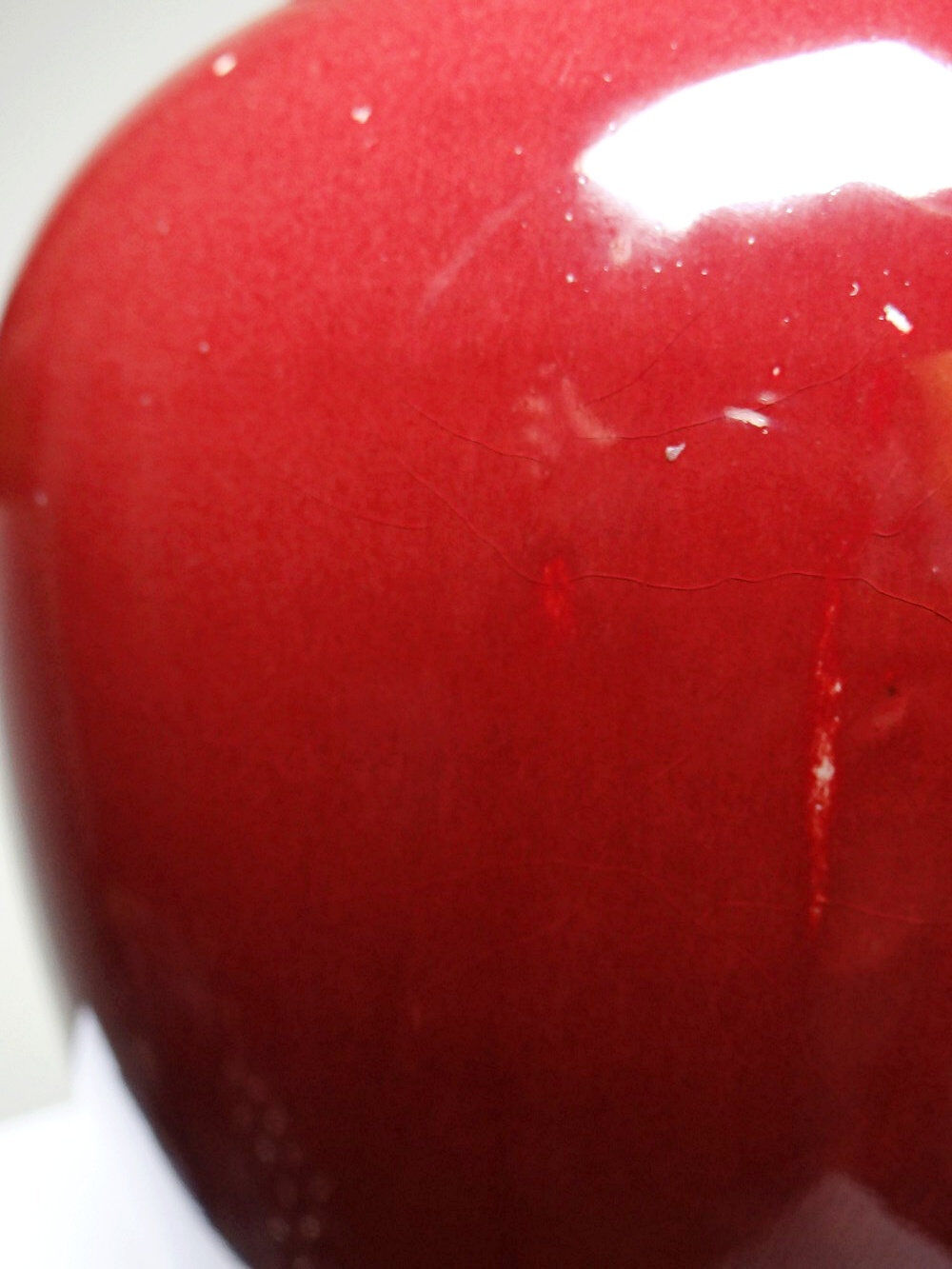 Covered vase, Chinese ginger jar in oxblood and celadon ceramic.