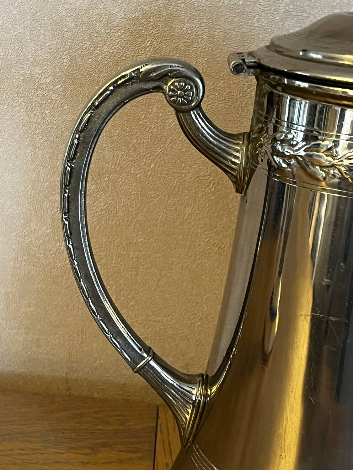 Ancienne cafetière à col de cygne en métal argenté – estampillée N.G.