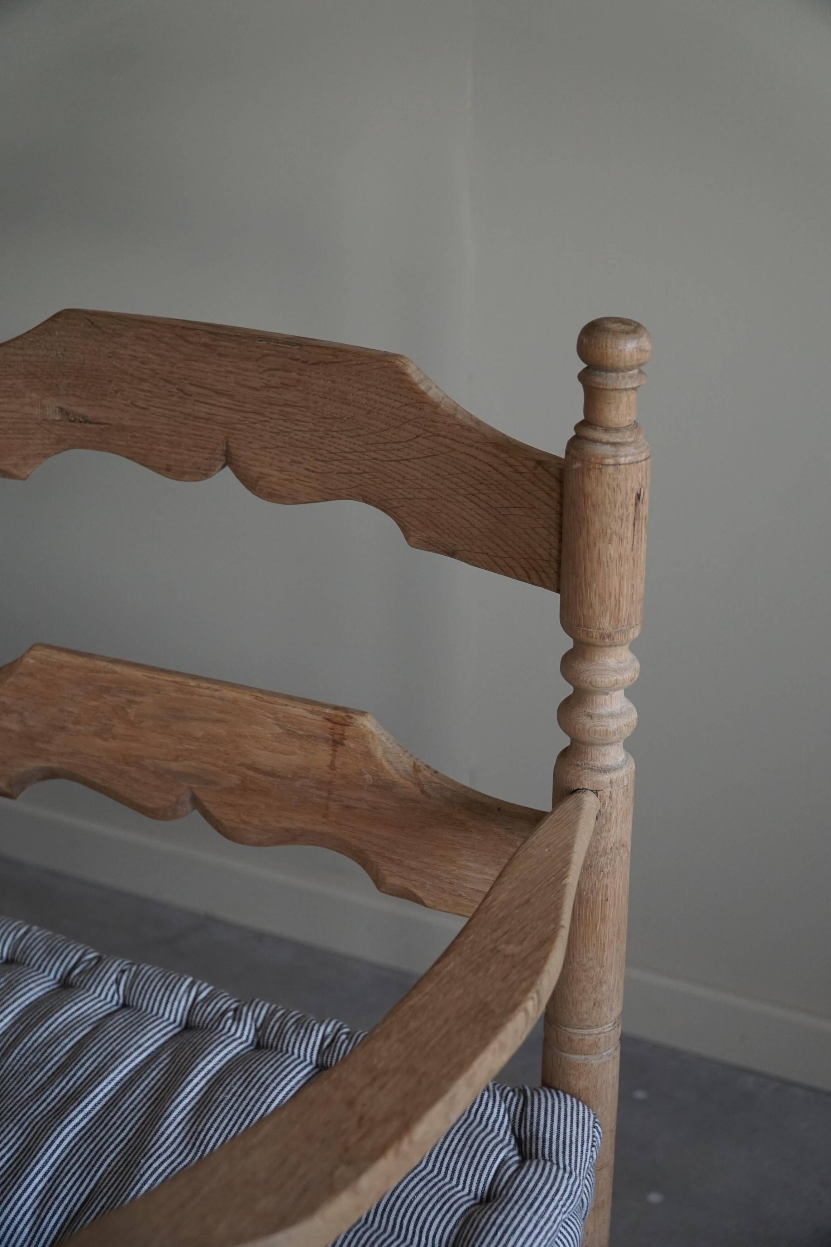 Sofa / Sculptural Danish modern three-seater Scandinavian bench, made by Hans Dau, 1950s.