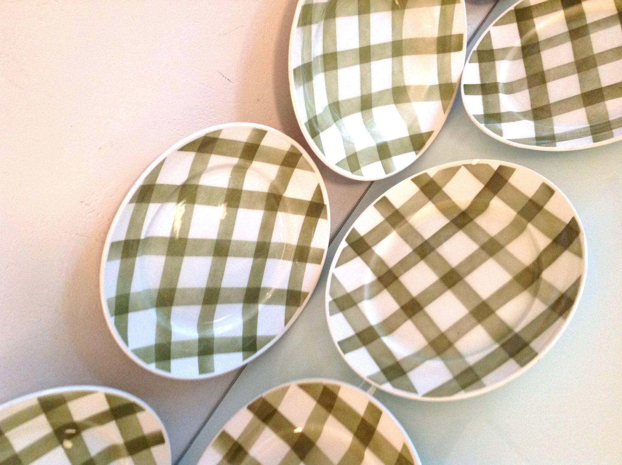 Set of six flat plates and one Moulin des Loups bowl, green tablecloth model/1950s-1960s