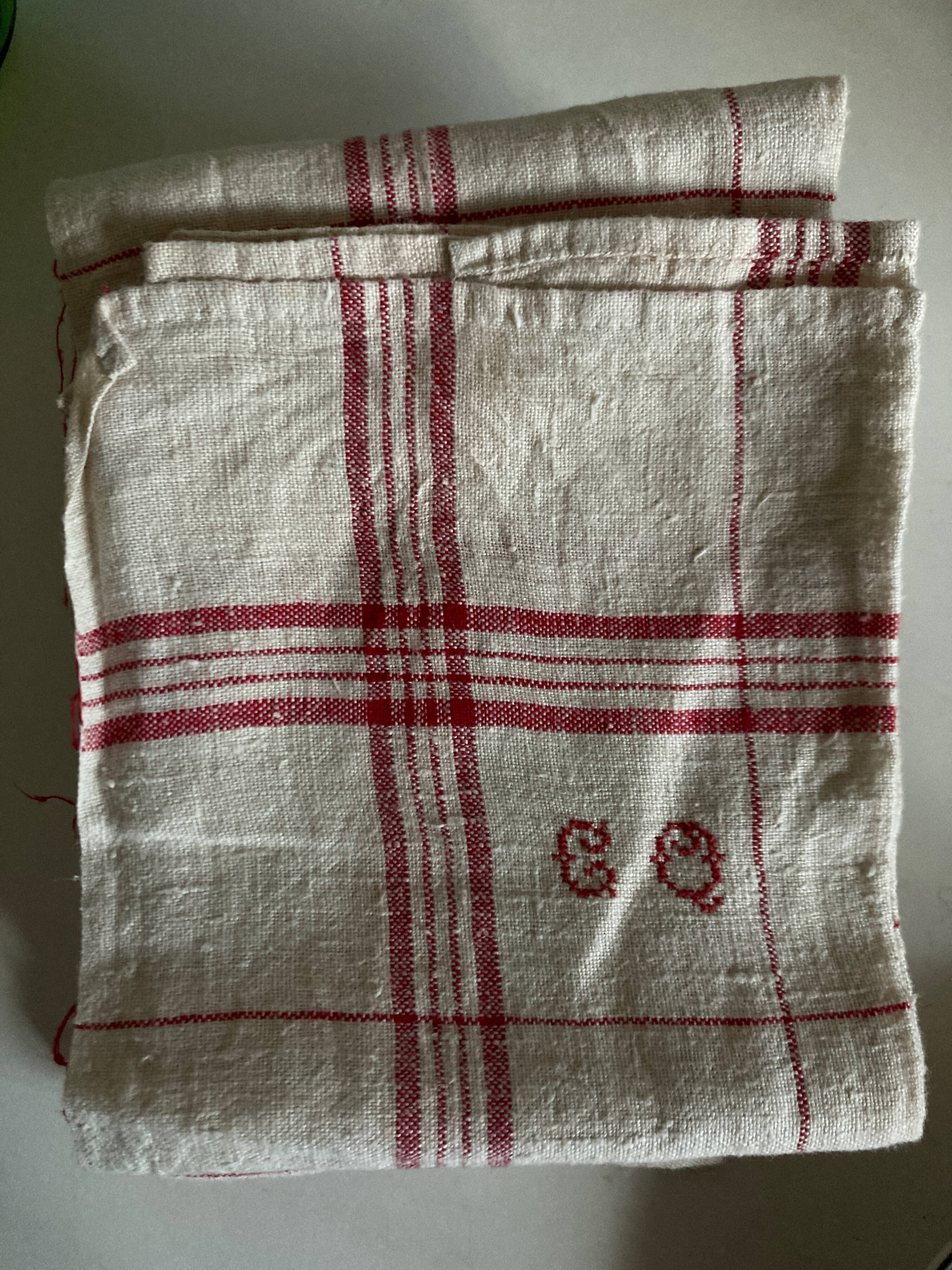 Product Pop Up Christmas 22 (3) Set of 2 unused linen cloths 1960