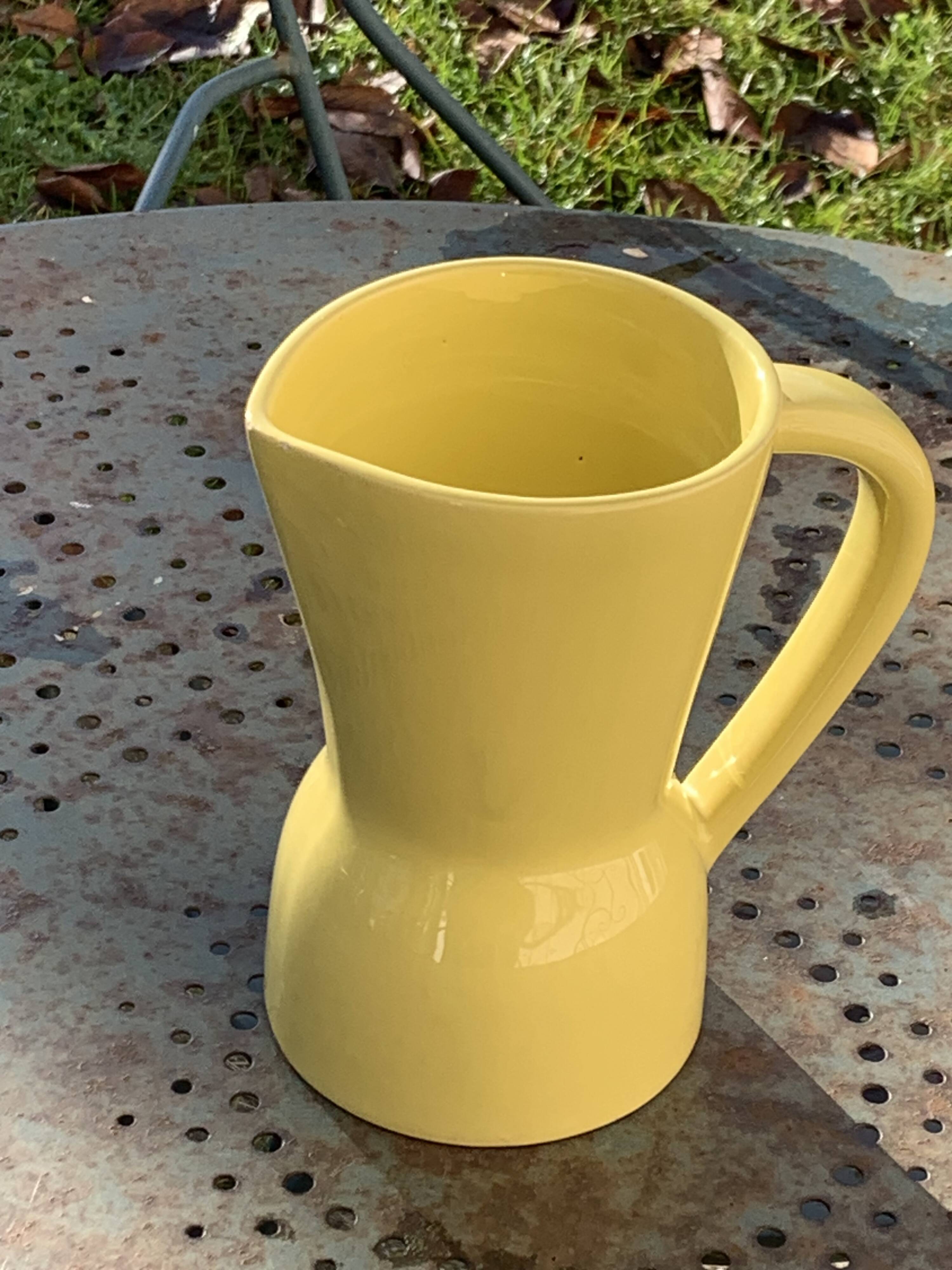 Pichet, carafe en céramique jaune saint clément made in france, estampille et numerote vintage