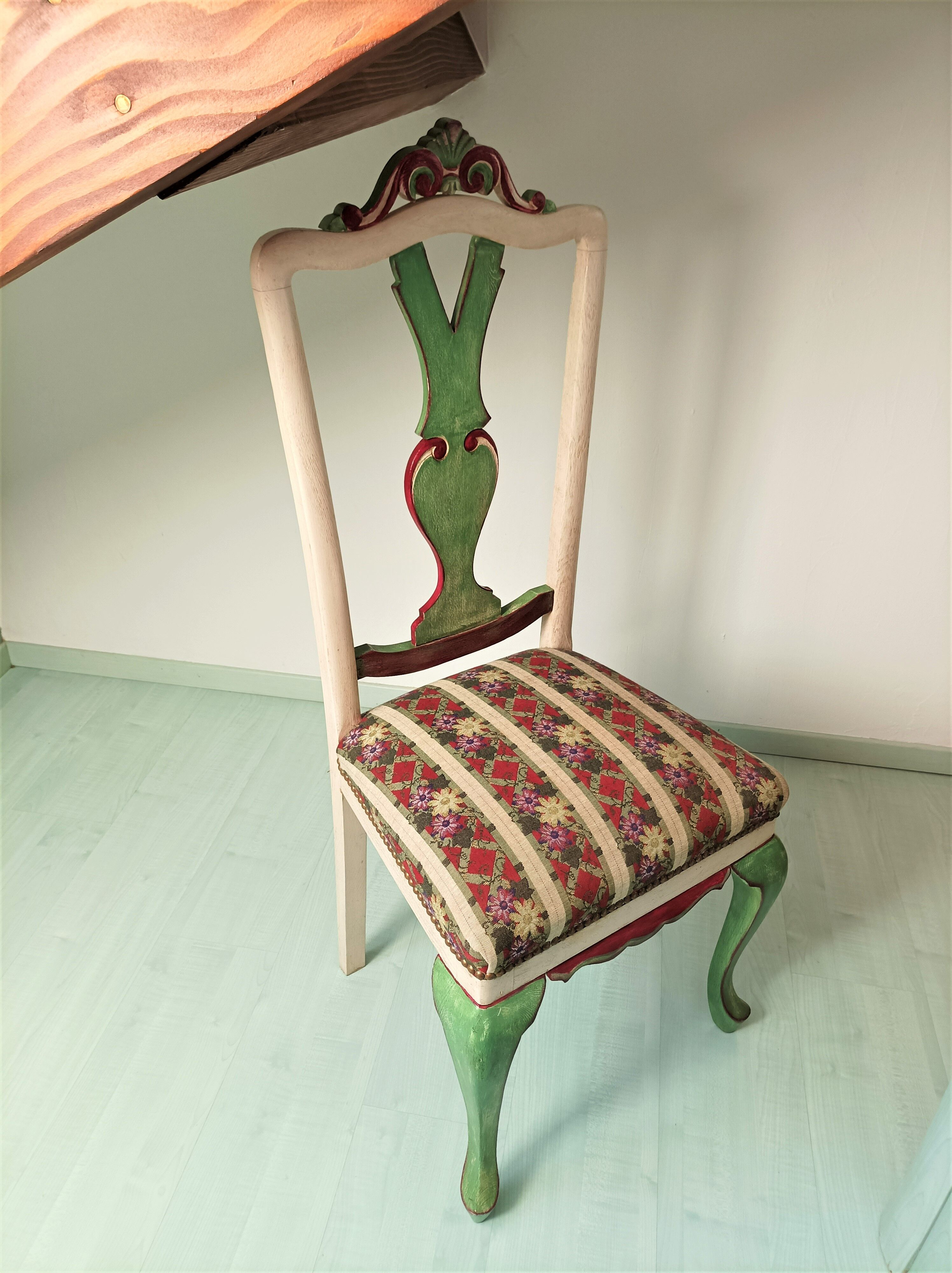 Chair with lyre backrest