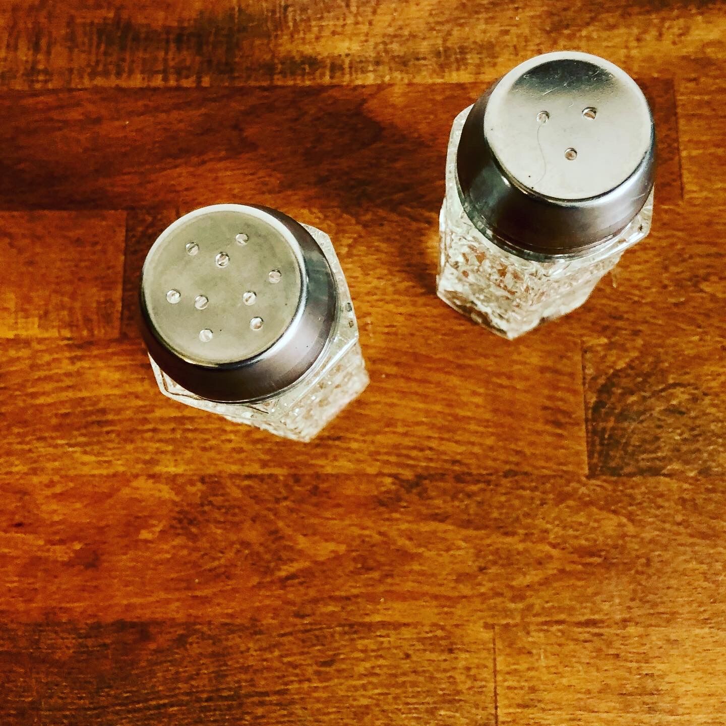 Crystal salt and pepper shaker