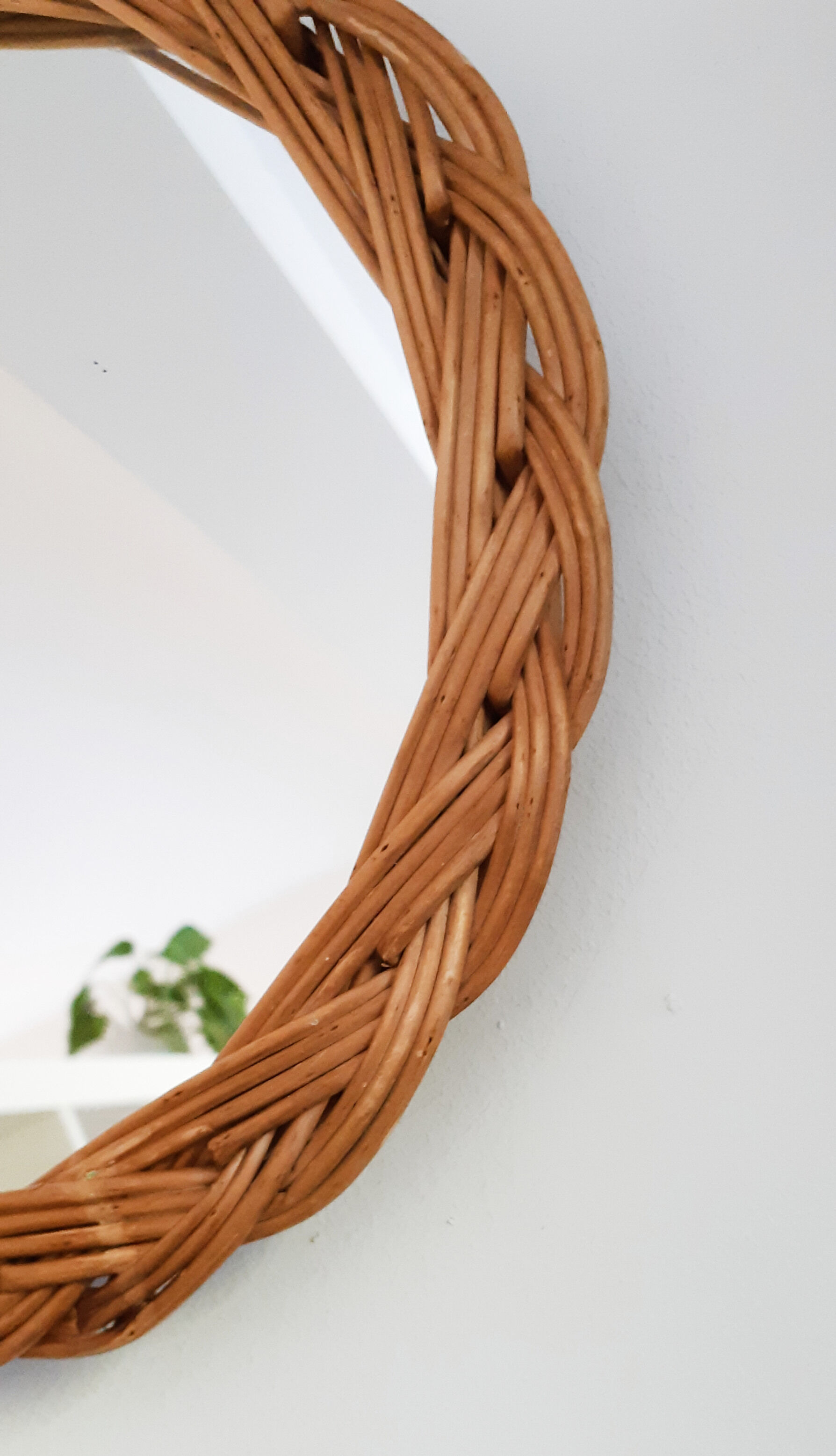 Rattan round mirror