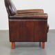 Fauteuil design en cuir de mouton aux finitions soignées et soignées