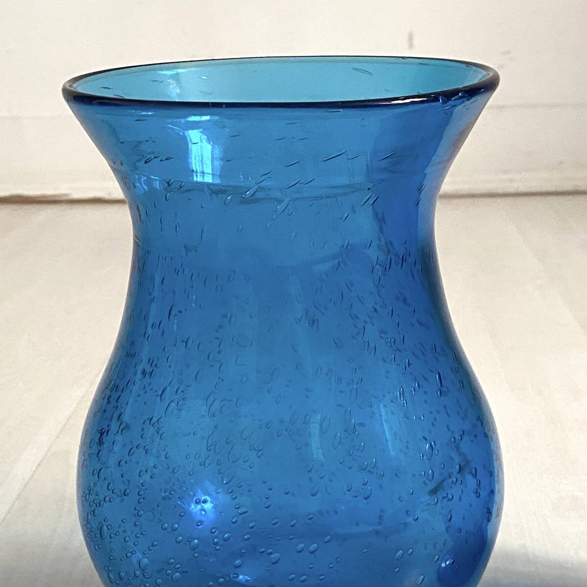 Pair of candle holders from the Biot glassworks, height 22 cm, diameter 15 cm.