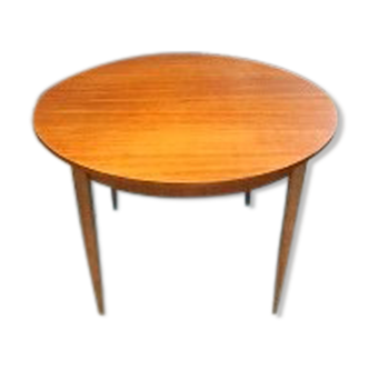 Table scandinave