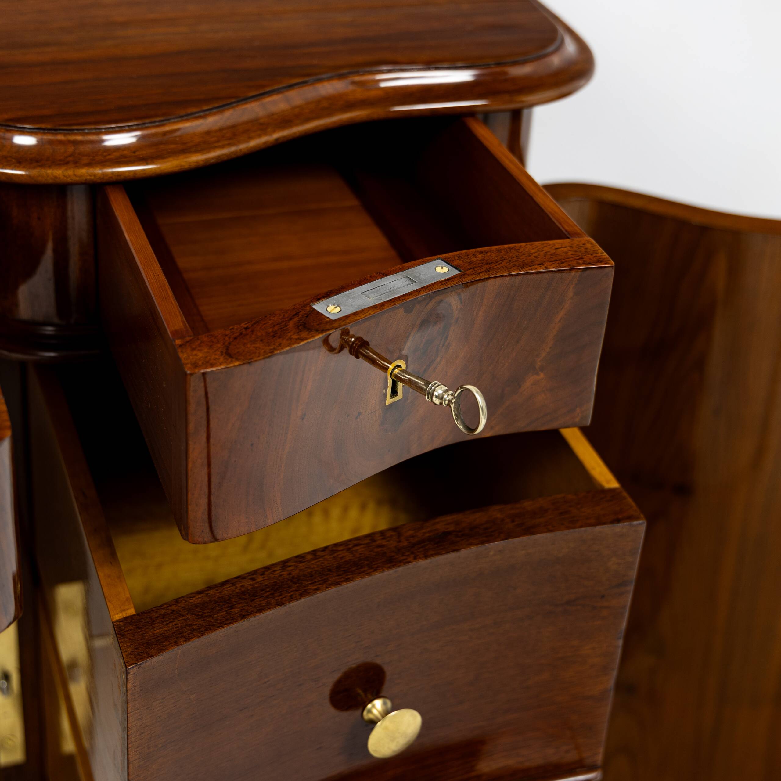 Small lady's desk Louis-Philippe in walnut 1840-1860