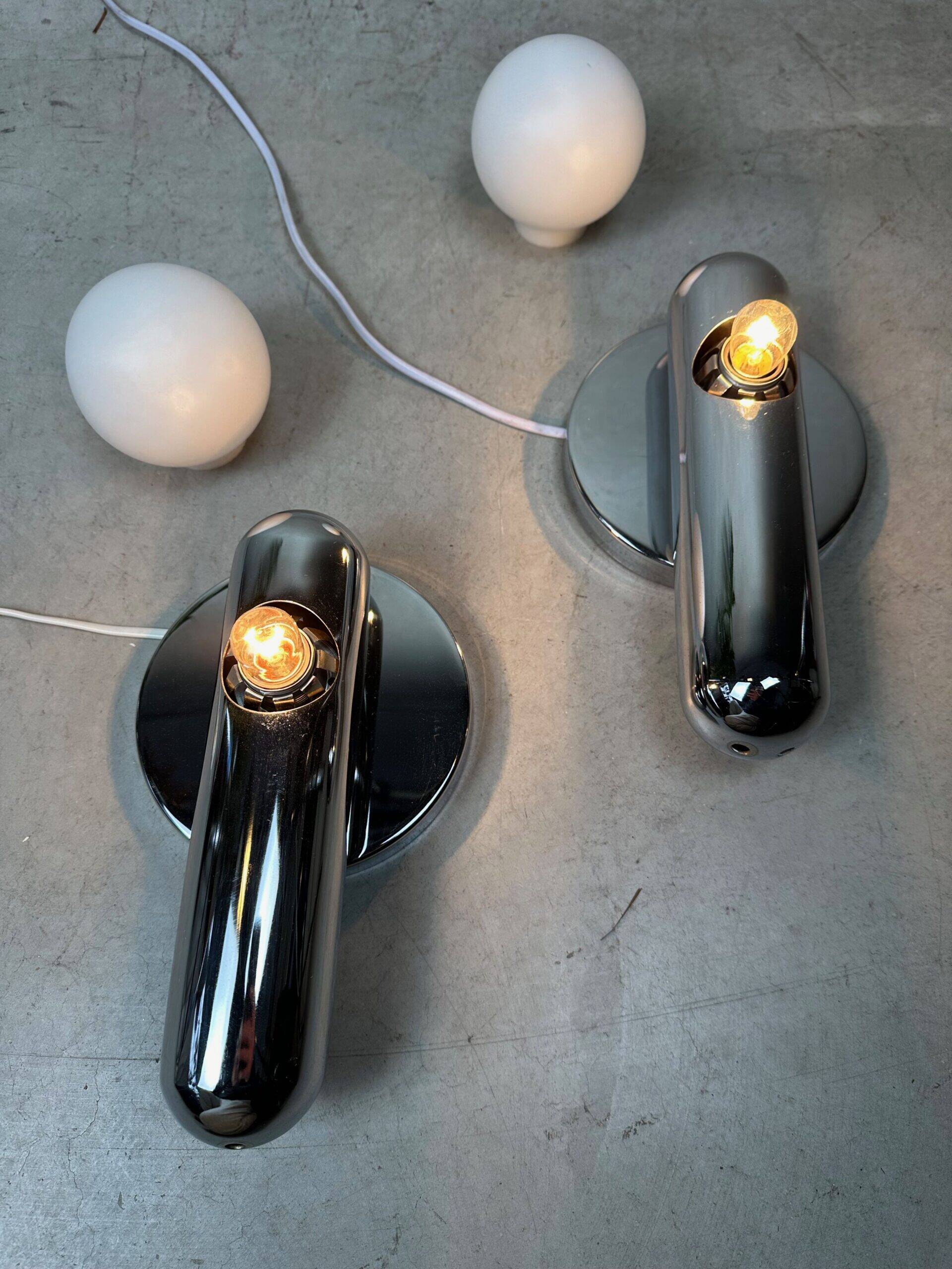 2x vintage design wall lamps – chrome and opaline