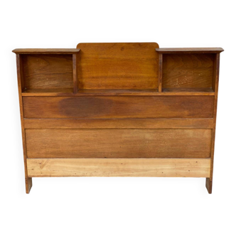 Tête de lit en bois avec niches de rangement