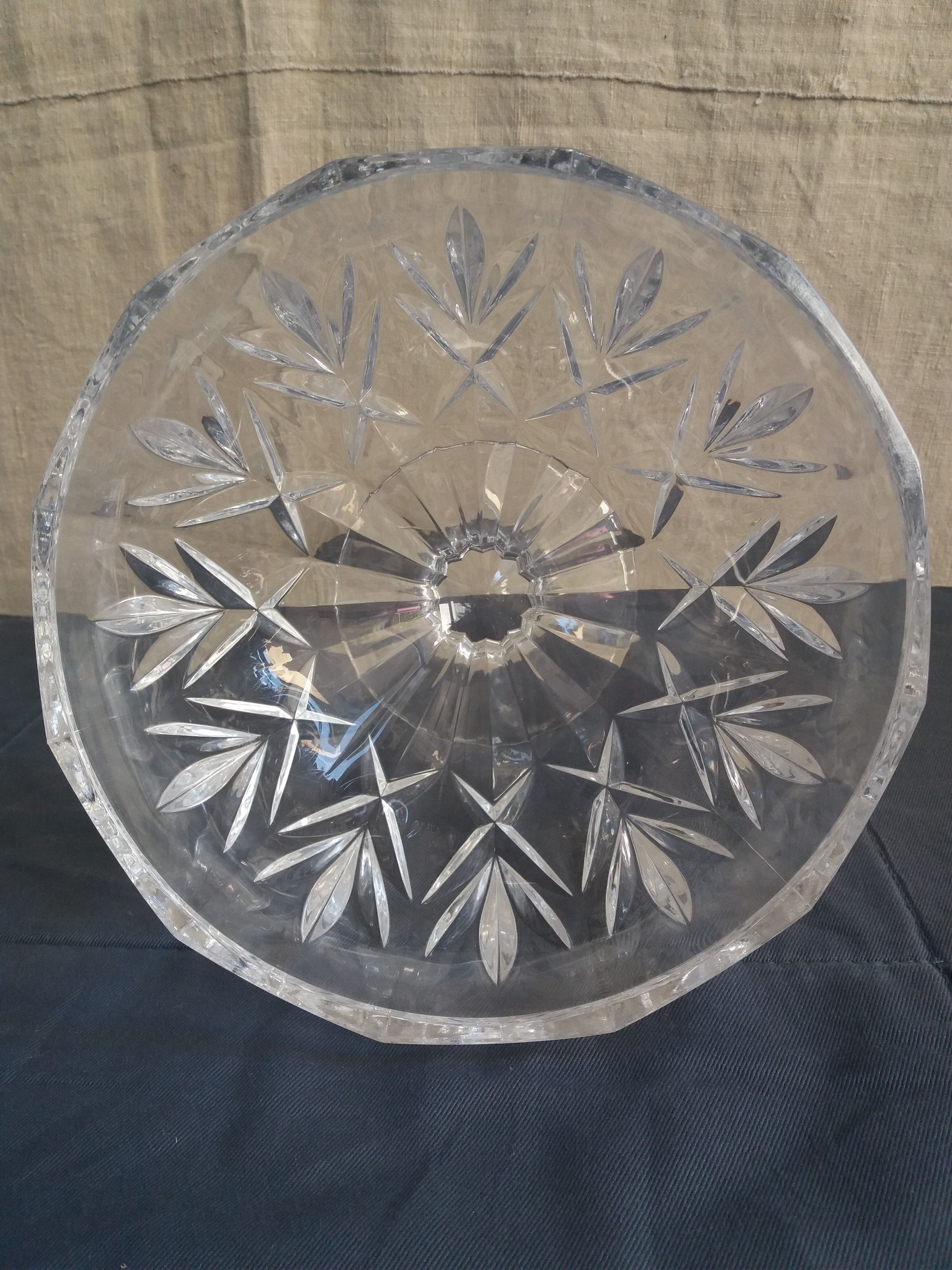 Crystal compotier on shower foot