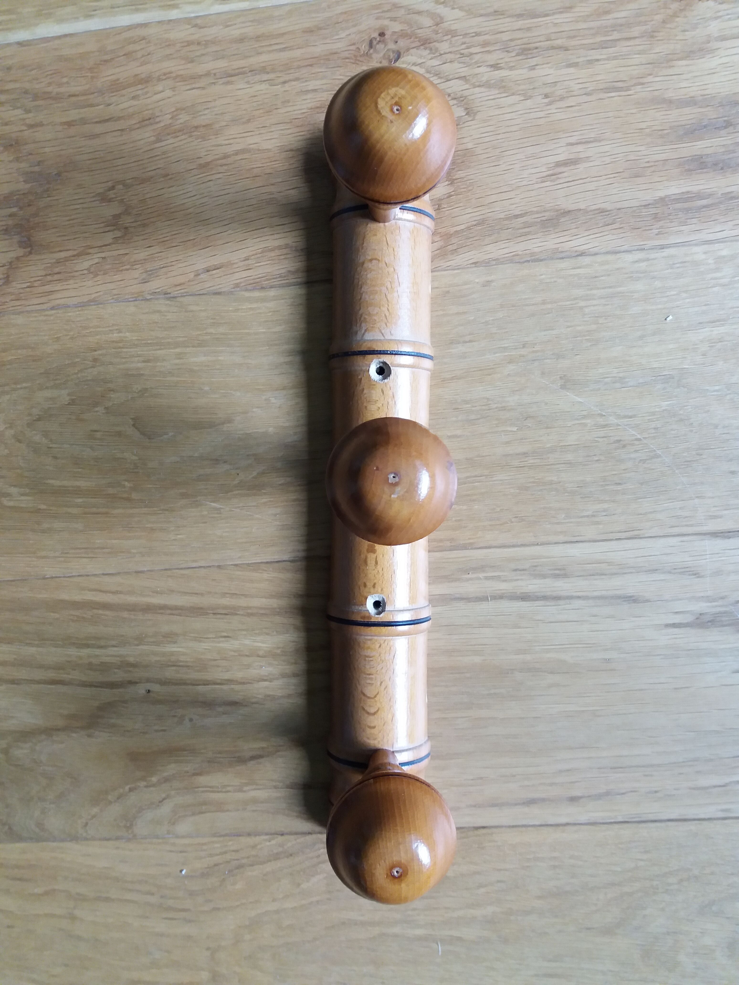 Bamboo-style wall coat holder with 3 mushroom hooks